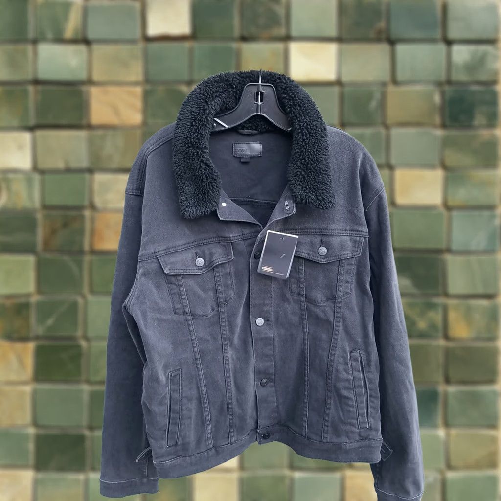 Asos ASOS DESIGN Faux fur collar black denim jacket ASOS 2XL Denim Jacket Mens 2XL Black Button Pockets Collared Open Casual Travel Vintage No Size US XXL / EU 58 / 5 - 1 Thumbnail