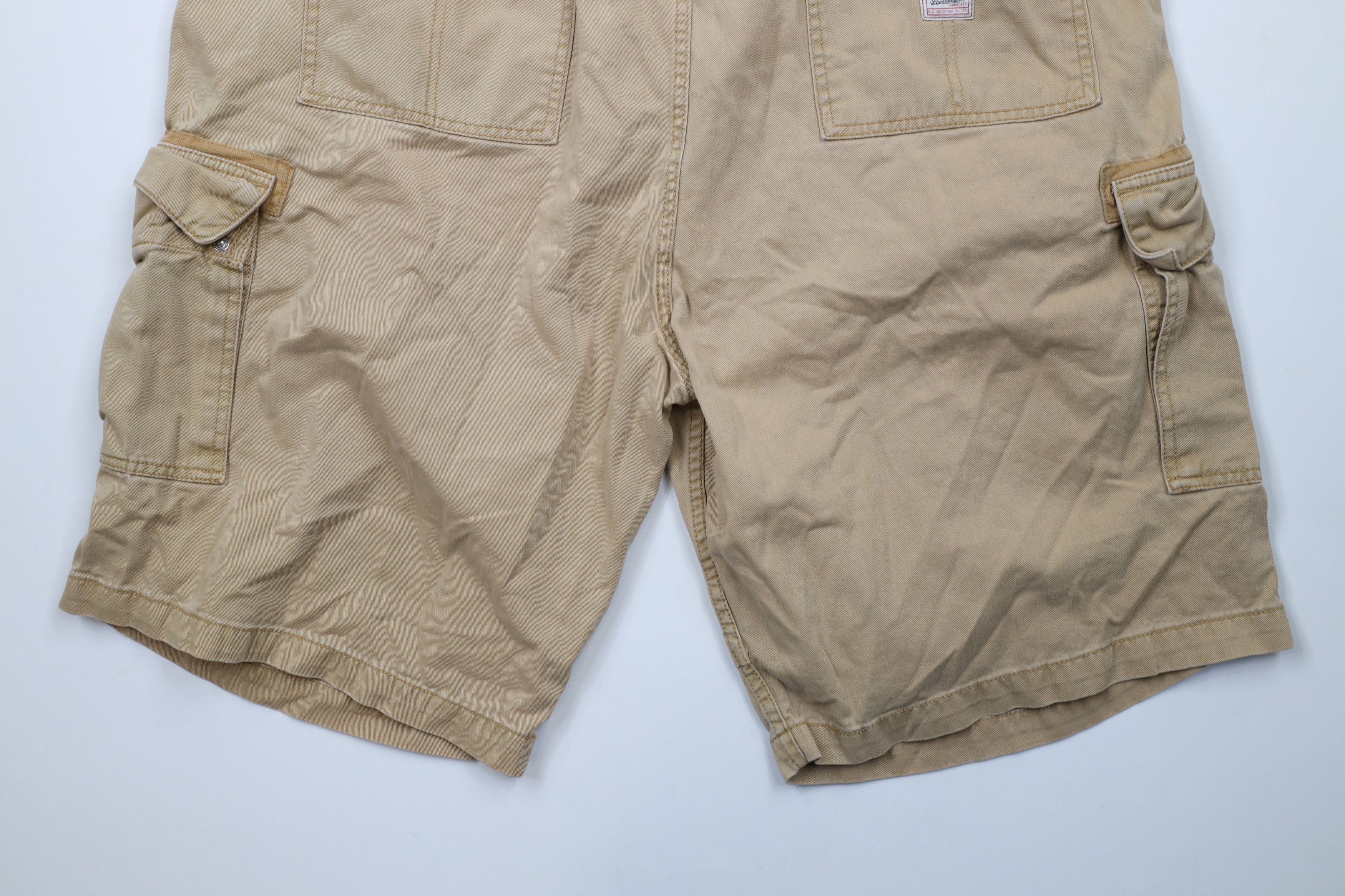 Levi's × Vintage Vintage Y2K 2004 Levis Faded Baggy Fit Cargo Shorts Beige Size US 44 / EU 60 - 13 Thumbnail