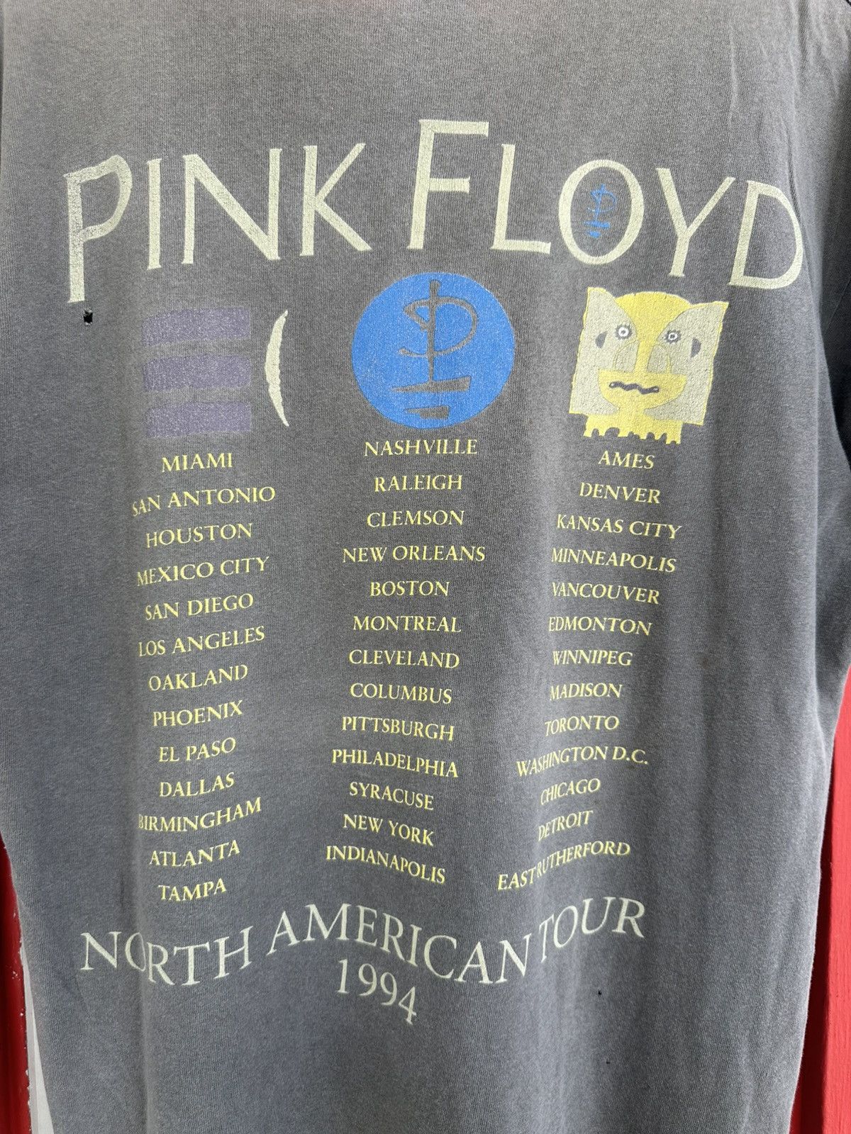Pink Floyd Faded Vintage 90s Pink Floyd North American Tour Tee Size US L / EU 52-54 / 3 - 5 Thumbnail