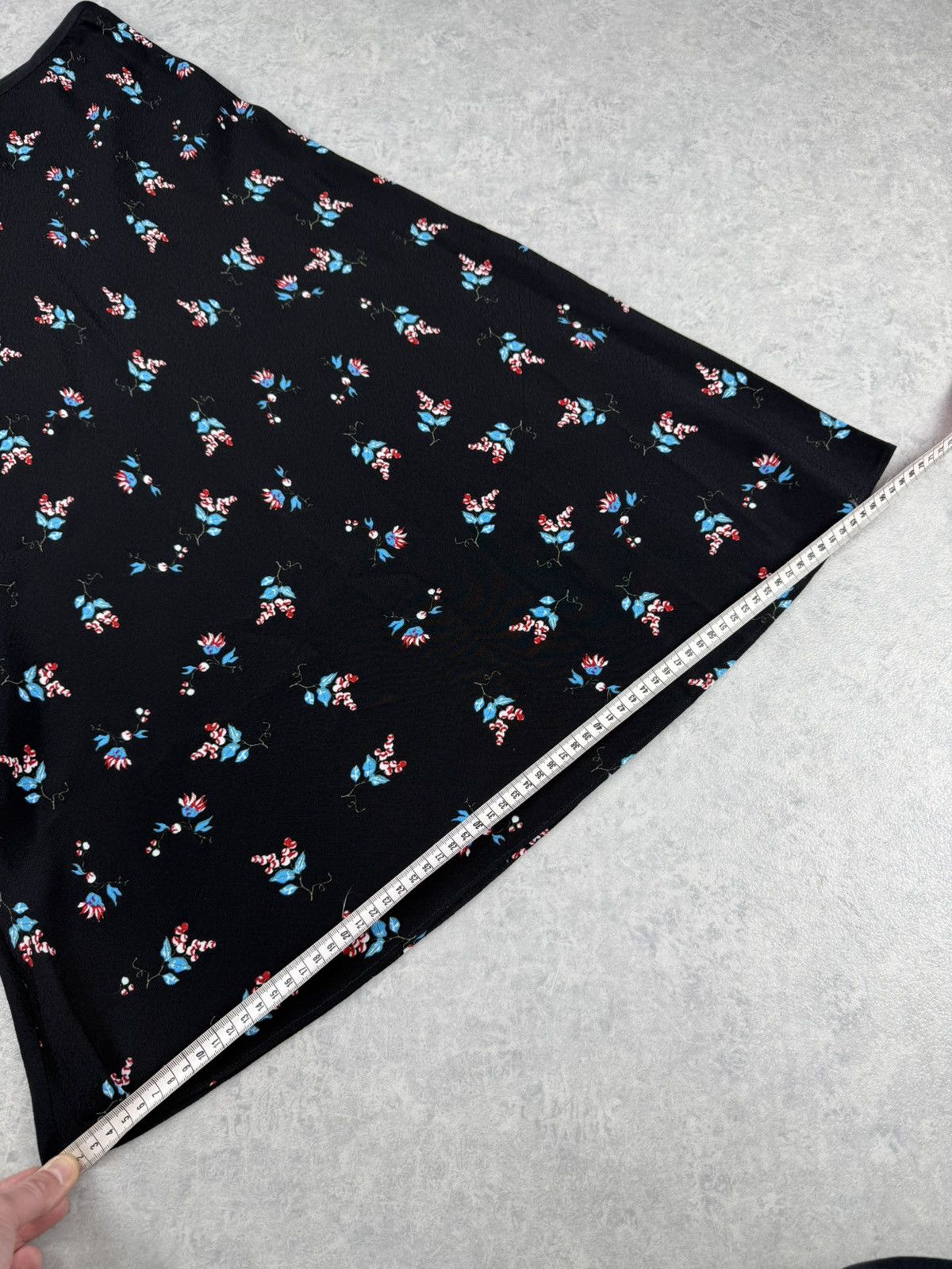 Diane von Furstenberg Diane Von Furstenberg Floral Skirt Black Size S Size 27" / US 4 / IT 40 - 14 Thumbnail