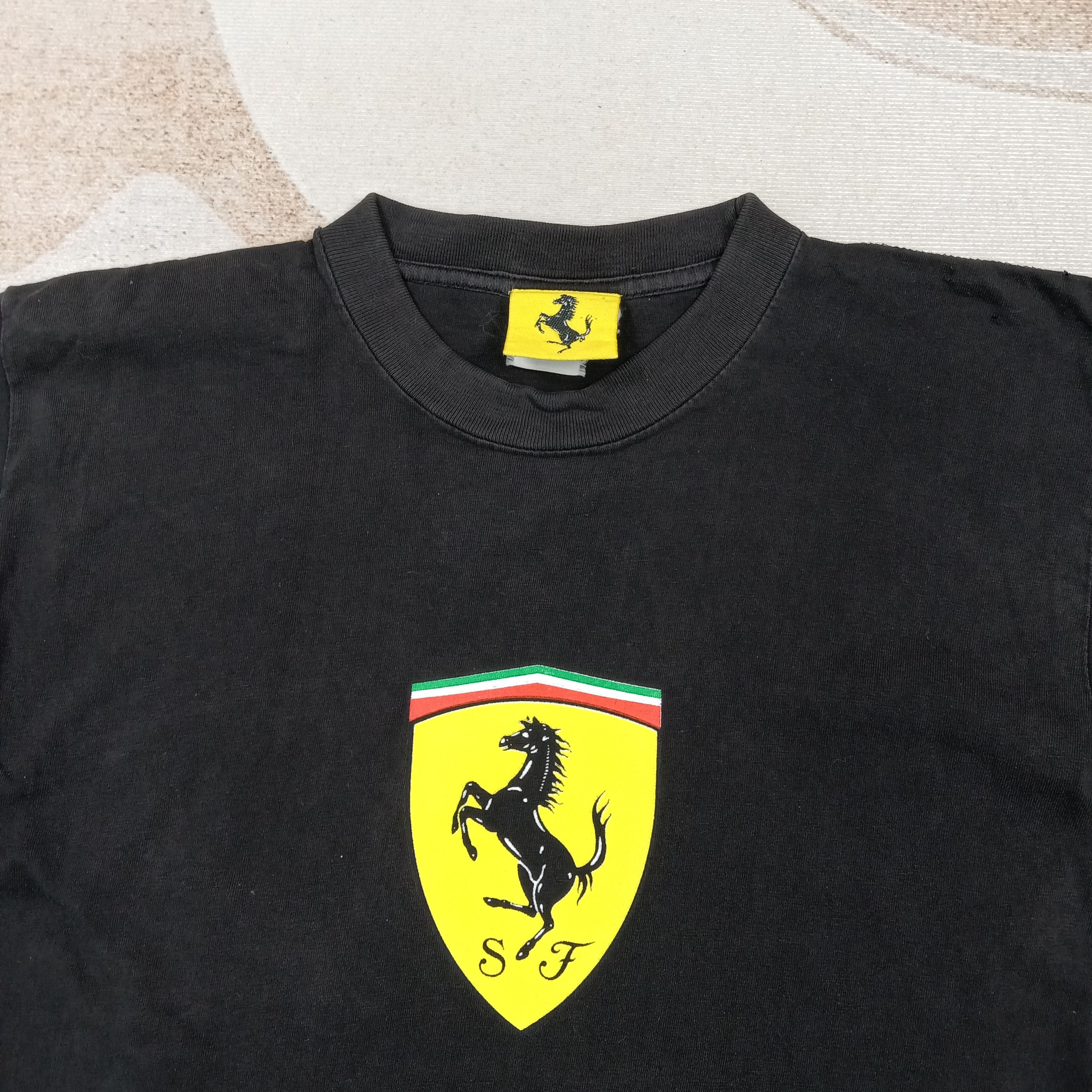 Ferrari Ferrari Sports Formula One Racing Tshirt C276N16 Size S / US 4 / IT 40 - 2 Thumbnail