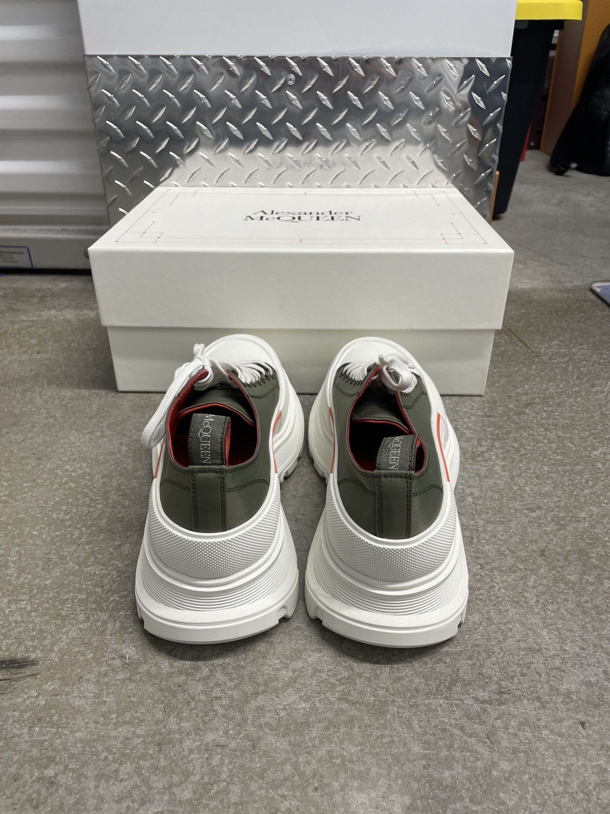 Alexander McQueen Alexander McQueen Olive Converse Sneaker Size US 10 / EU 43 - 2 Thumbnail