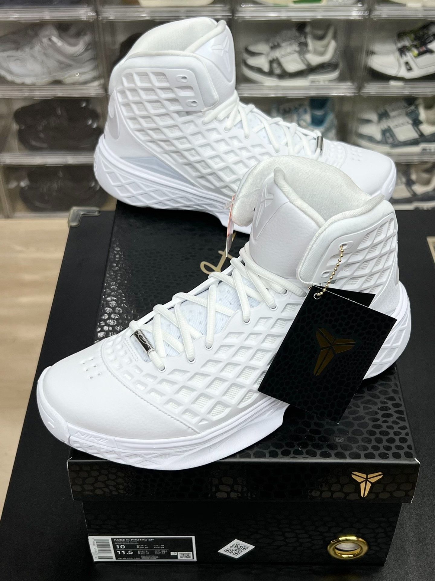 Nike Nike KOBE White Lowtop Sneakers 11 Men Size US 11 / EU 44 - 1 Thumbnail