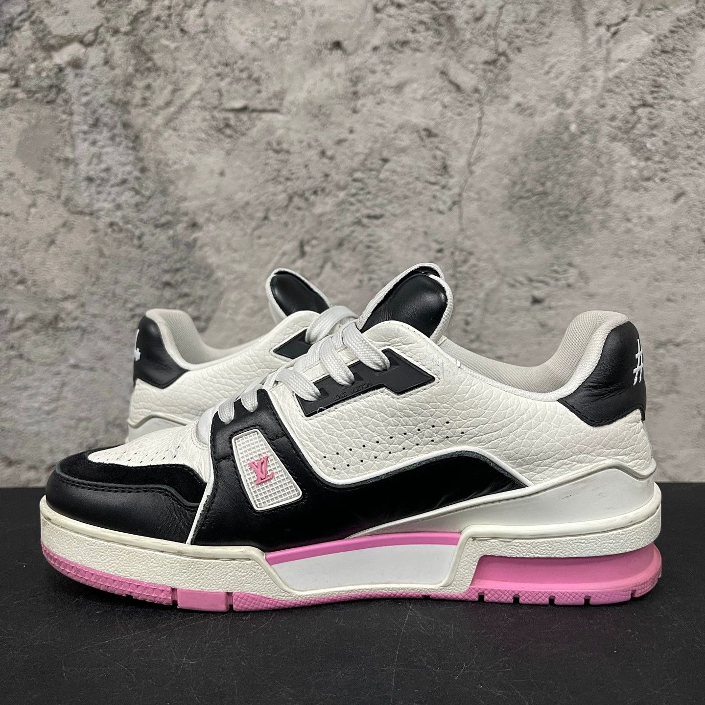 Louis Vuitton Louis Vuitton Trainer Black and Pink Size 37 Size US 6 / IT 36 - 5 Thumbnail