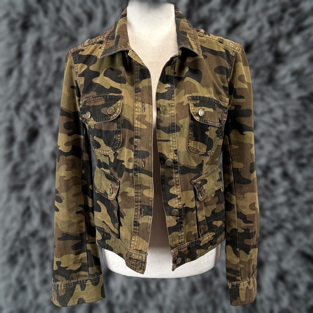 Vince Vince Camouflage Denim Jacket Women's Jean Jacket Size 6 Multicolor Short Button VGUC Military Inspired Size 28" / US 6 / IT 42 - 1 Thumbnail