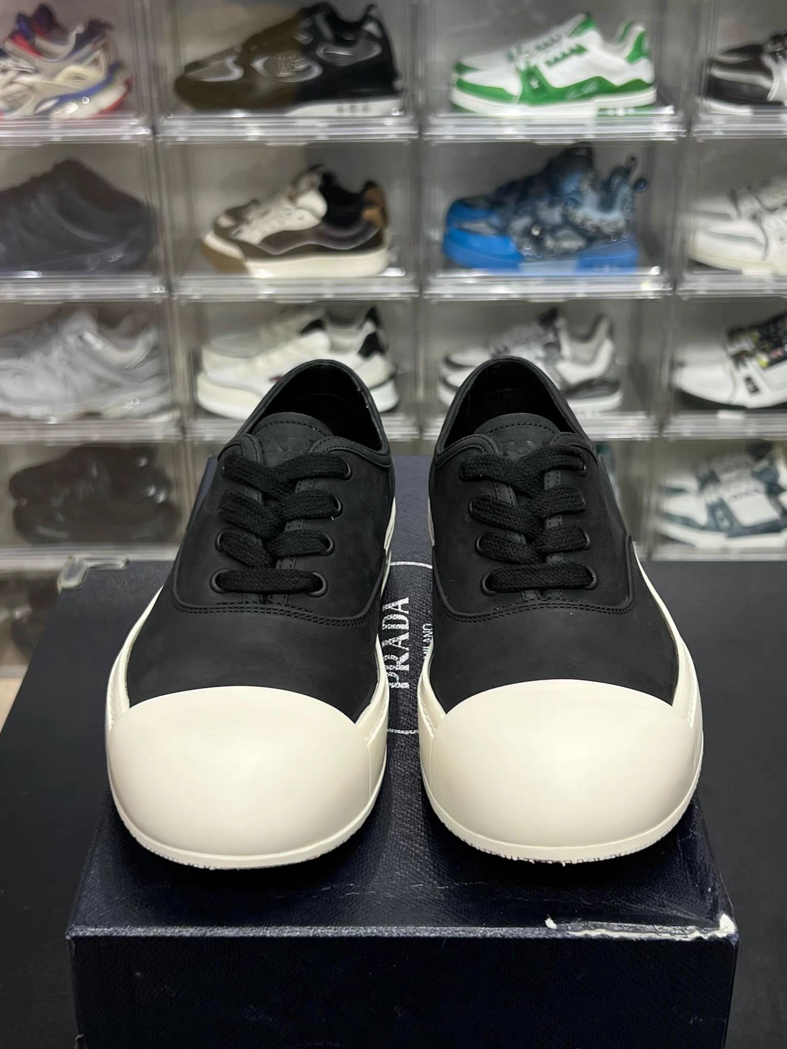 Prada PRADA Downtown Low-Top Leather Sneakers K15 Size US 6 / EU 39 - 2 Thumbnail