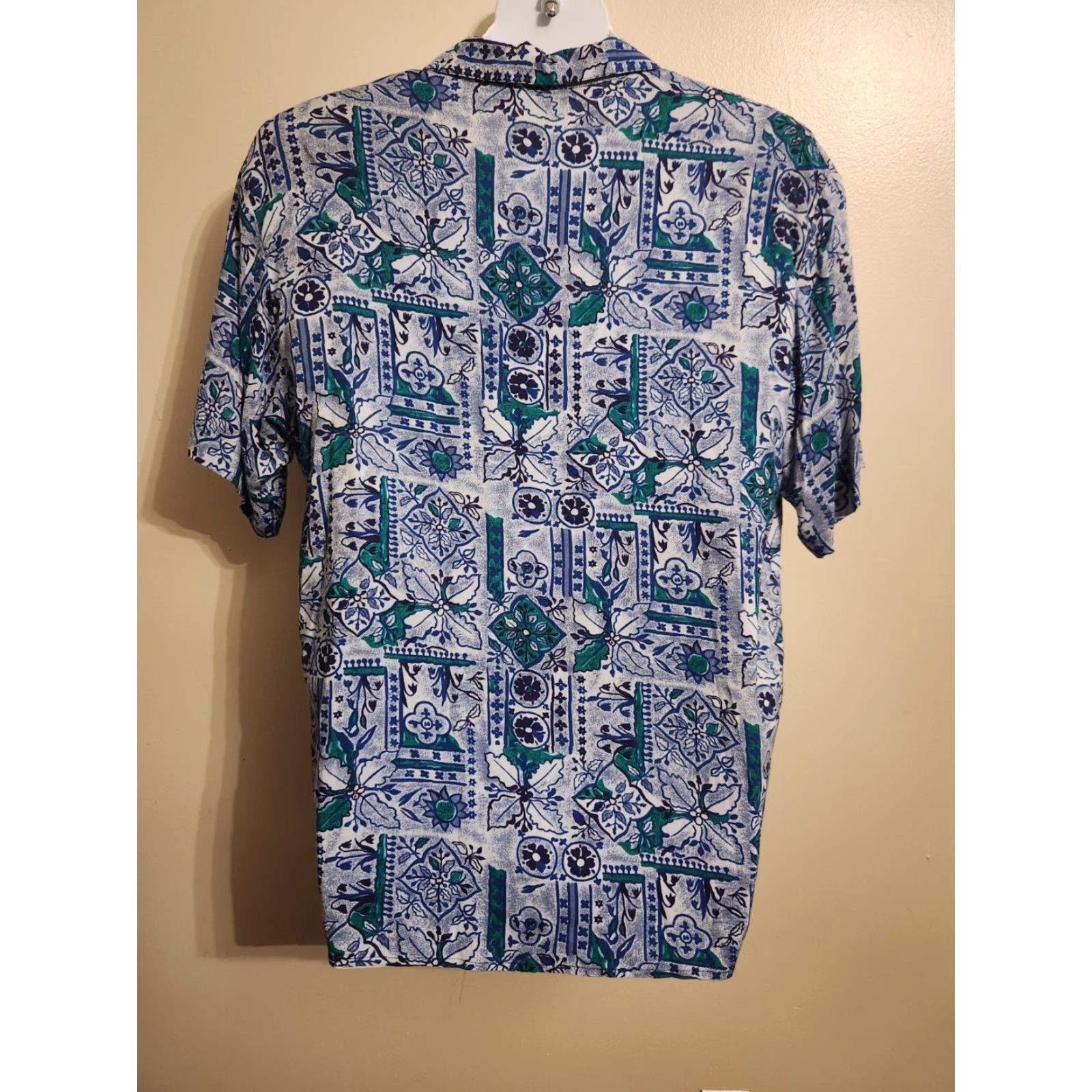 Vintage VINTAGE Gianna Shirt Adult M Blue Floral Print 1980s Hawaiian Top with Shoulder Pads Womens Size M / US 6-8 / IT 42-44 - 5 Thumbnail