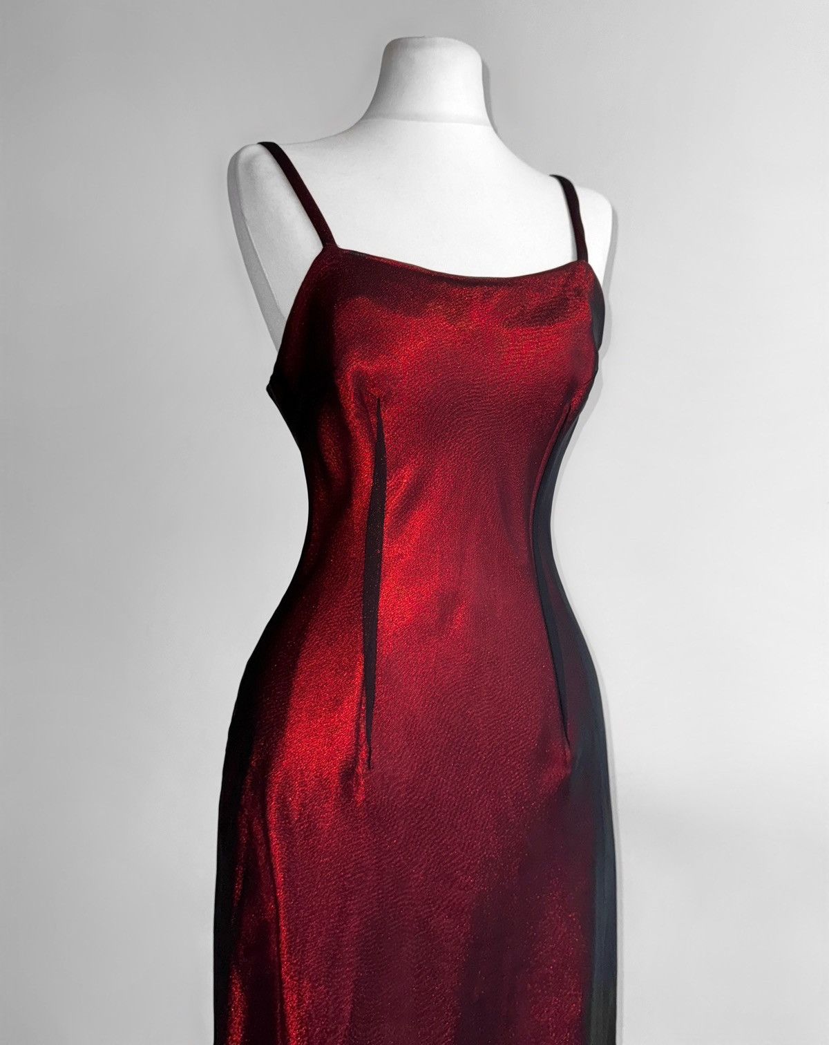 Vintage Breathtaking long red satin dress Size S / US 4 / IT 40 - 6 Thumbnail