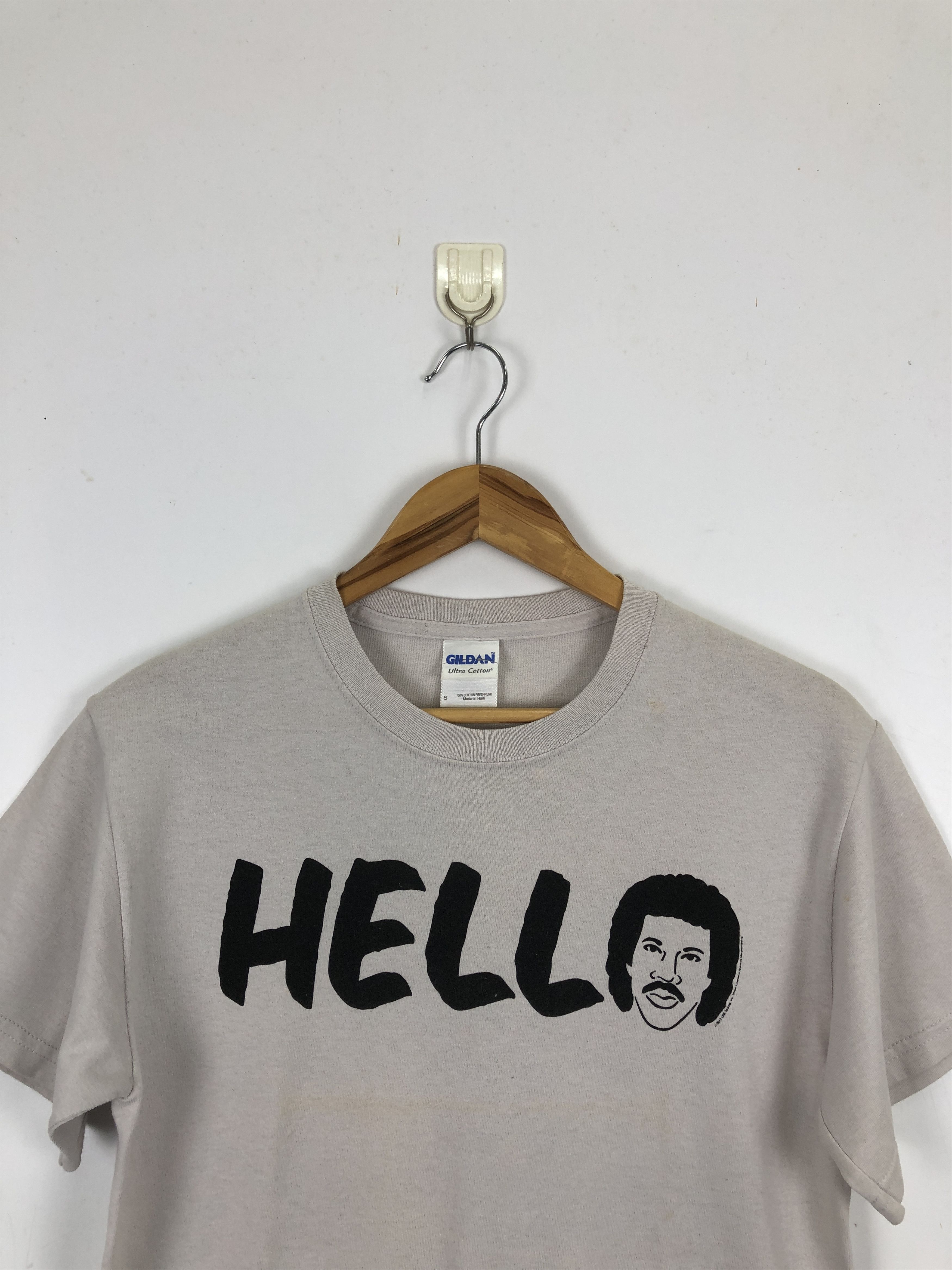 Rockstar Games × Vintage Vintage Lionel Richie Hello Song T Shirt TA0466 Size US S / EU 44-46 / 1 - 2 Thumbnail