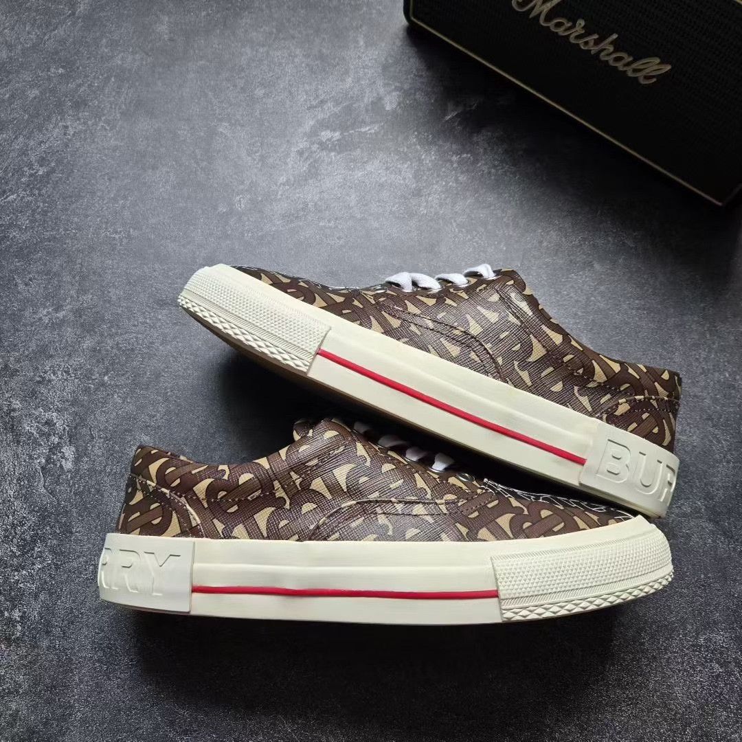 Balenciaga Balenciaga Retro Gold Lowtop Sneakers 38 Women Size US 7.5 / IT 37.5 - 1 Thumbnail