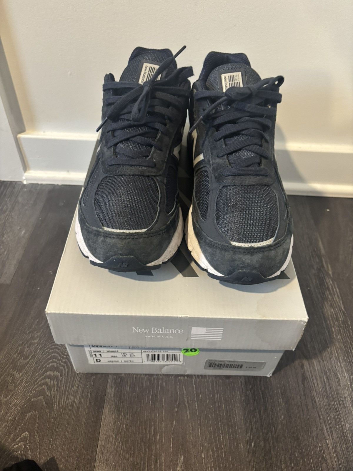 New Balance 990v4