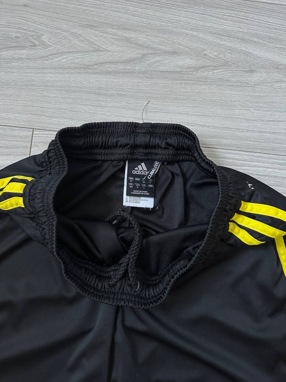Adidas LIVERPOOL HOME FOOTBALL SOCCER SHORTS ADIDAS Size US 28 / EU 44 - 5 Thumbnail