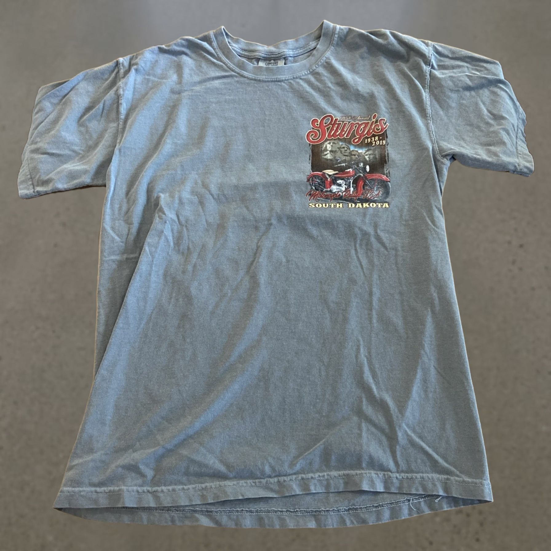 Gildan Sturgis Motorcycle Rally Shirt Mens M Gray Short Sleeve 2019 Rushmore Shirt Mens M Gray Short Sleeve motorcycle Rushmore 2019 Mens M Gray Shirts Mens Size US M / EU 48-50 / 2 - 1 Thumbnail