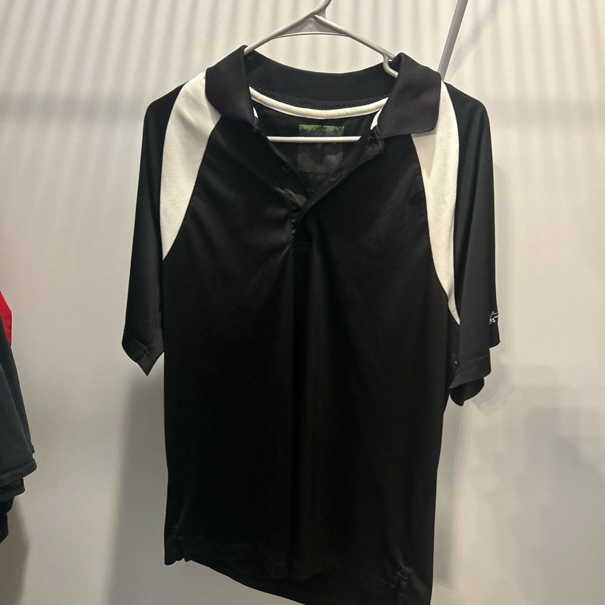 Vintage Black Shark sleeve Size US L / EU 52-54 / 3 - 1 Thumbnail