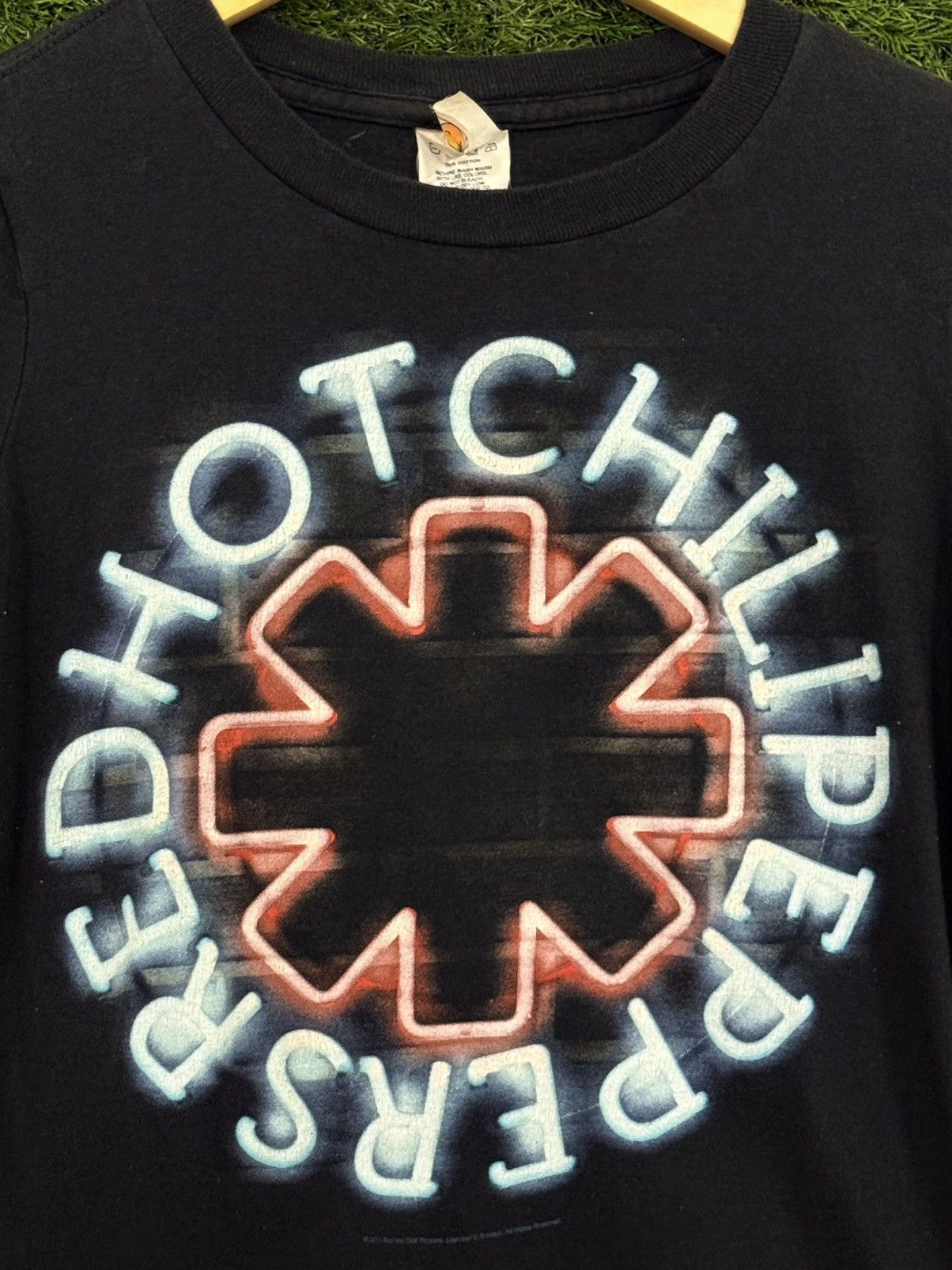 Vintage Vintage Red Hot Chili Peppers Band Tour Logo Tee Black XS Size US XS / EU 42 / 0 - 2 Thumbnail