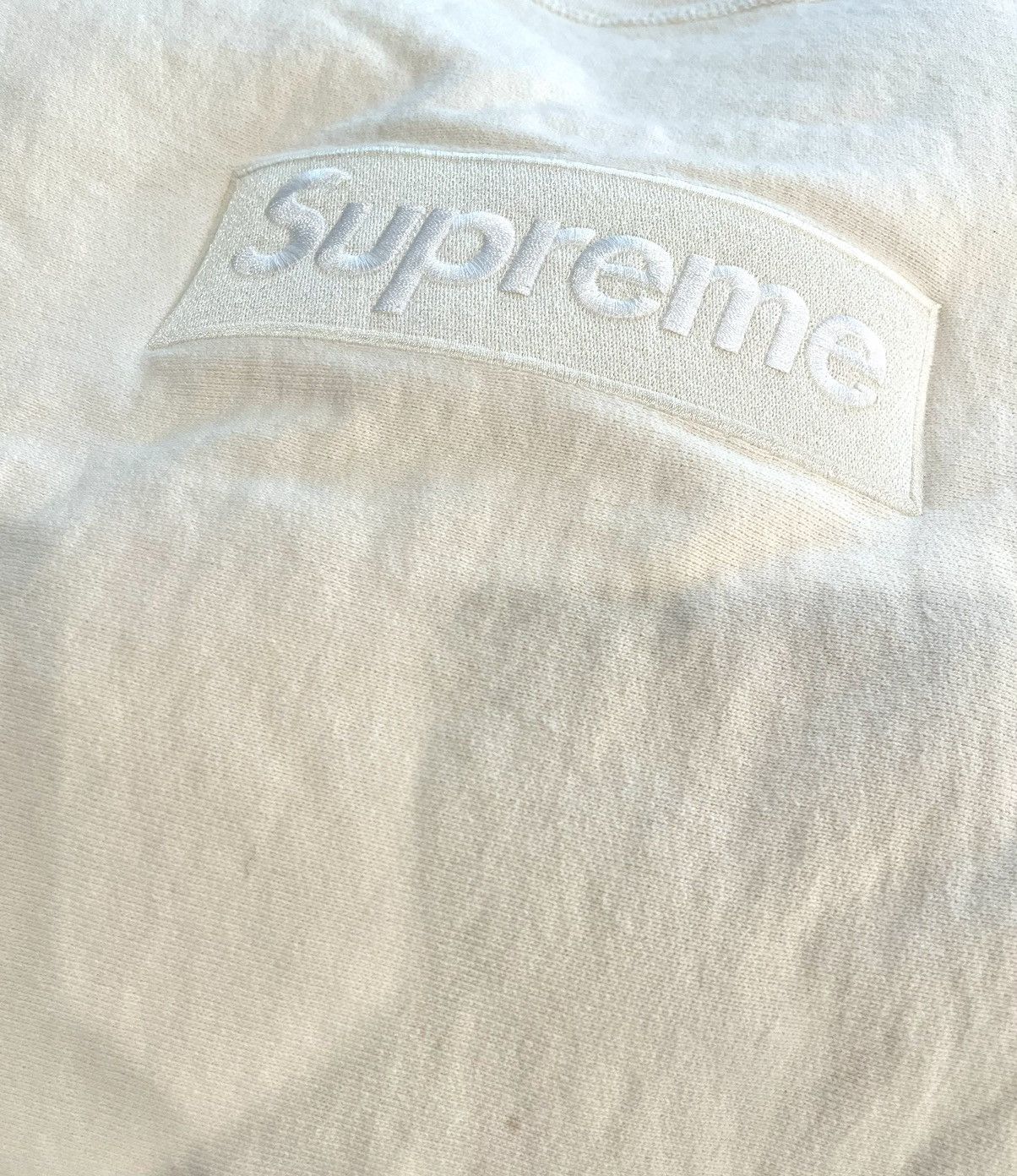 Supreme Cream Box Logo Crewneck Size US M / EU 48-50 / 2 - 1 Thumbnail