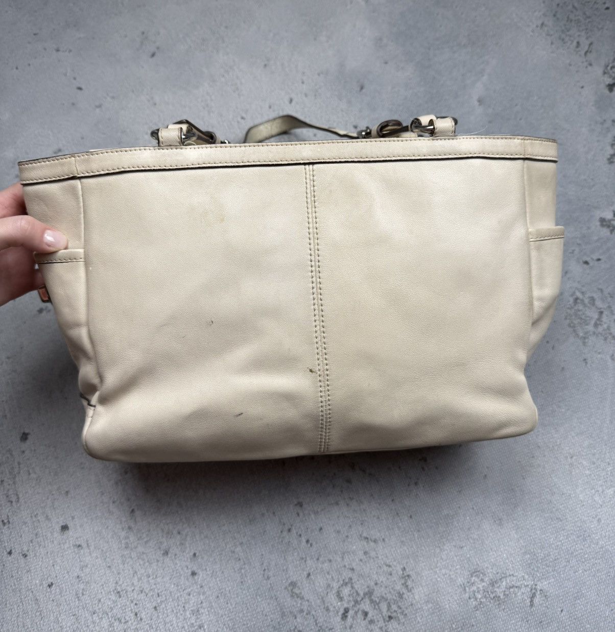 Coach Vintage Coach Beige Leather Tote Bag With Charm Turnlock Size ONE SIZE - 2 Thumbnail