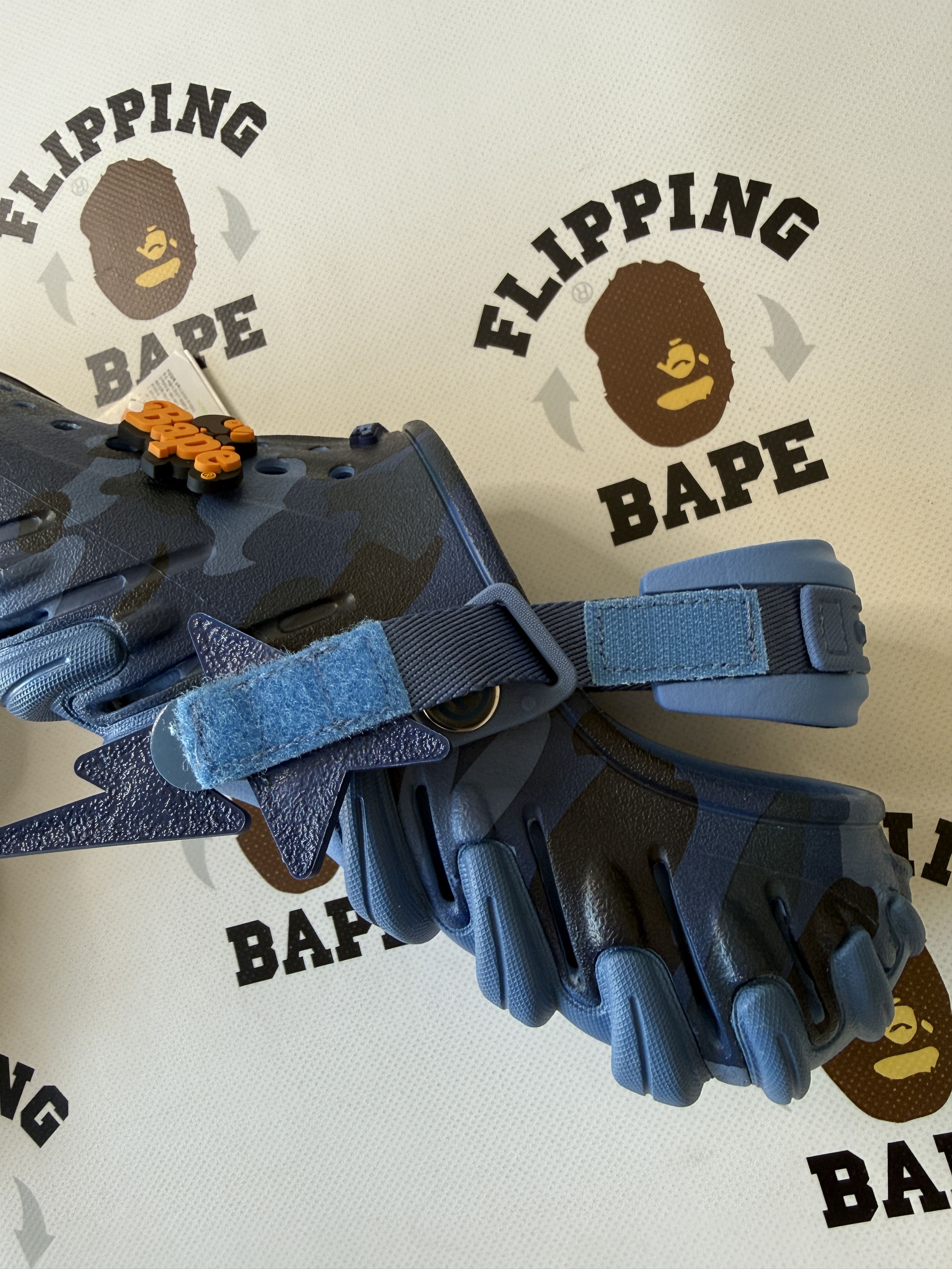Bape × Crocs BAPE X CROCS ECHO NAVY Size US 11 / EU 44 - 9 Thumbnail
