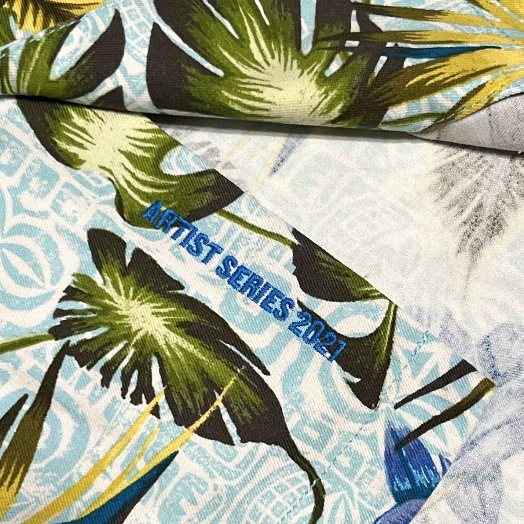Tommy Bahama Tommy Bahama Men's L Artist Series 2021 100% Silk Floral Tribal Hawaiian Shirt Size US L / EU 52-54 / 3 - 7 Thumbnail