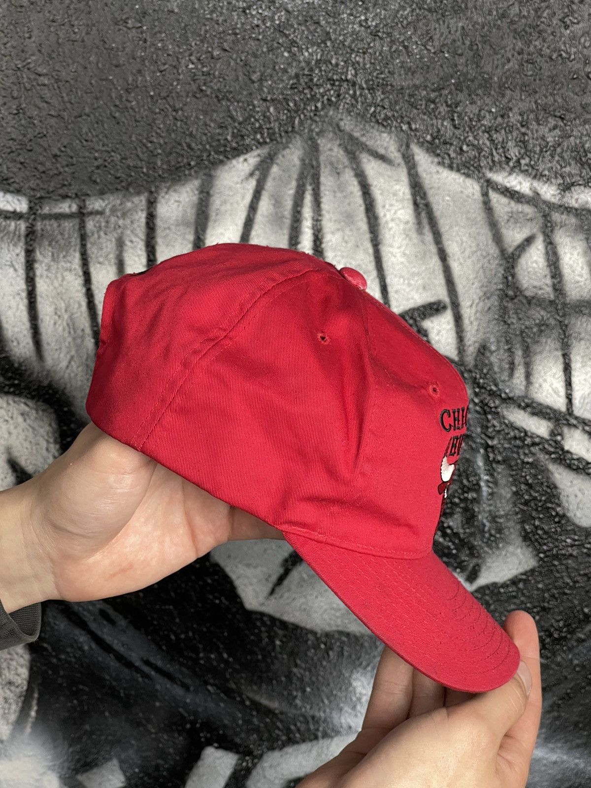 NBA × Vintage Vintage Chicago Bulls 90s Red Hats Cap Size ONE SIZE - 7 Thumbnail