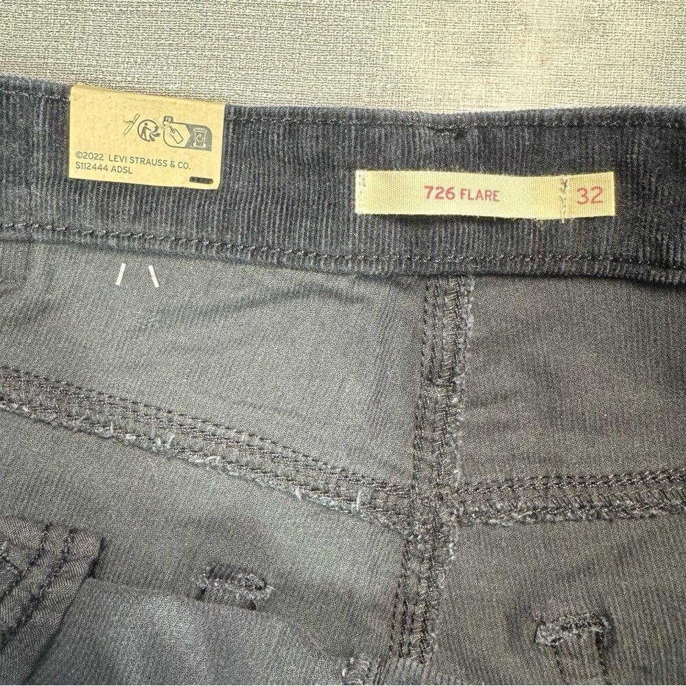 Levi's NWT New Levi's 726 High Rise Flare Corduroy Black Jeans Siz Size 32" / US 10 / IT 46 - 4 Thumbnail