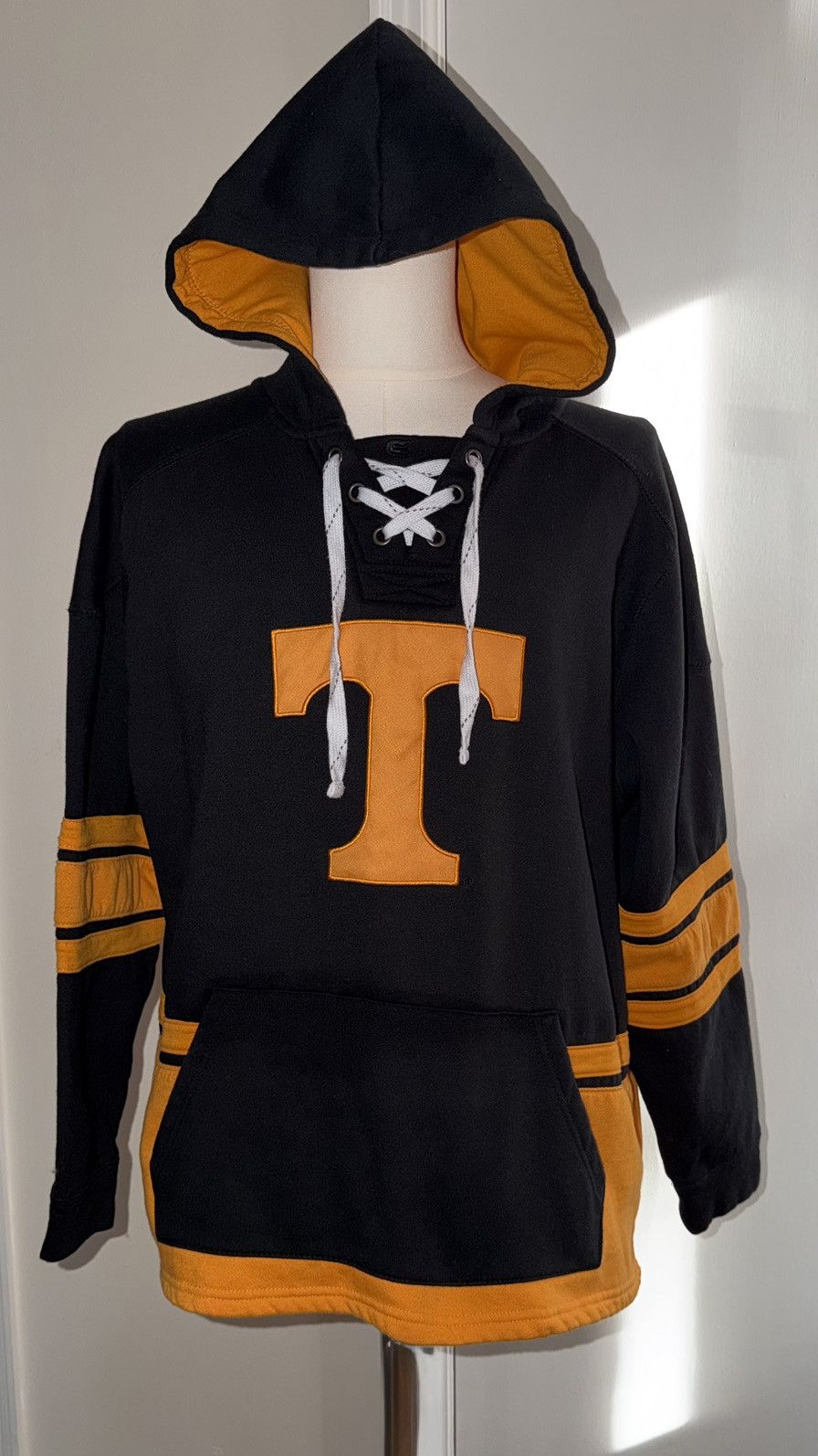 Colosseum Athletics Colosseum Men’s Black Tennessee Volunteers Hoodie Size XL Size US XL / EU 56 / 4 - 1 Thumbnail