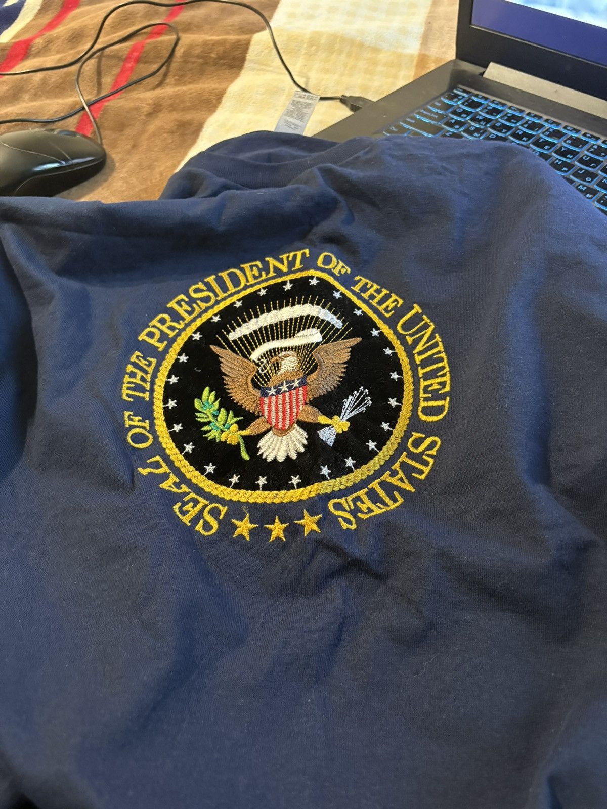 Gildan “Vintage USA Presidential Seal Tee / Streetwear Graphic Size US L / EU 52-54 / 3 - 1 Thumbnail