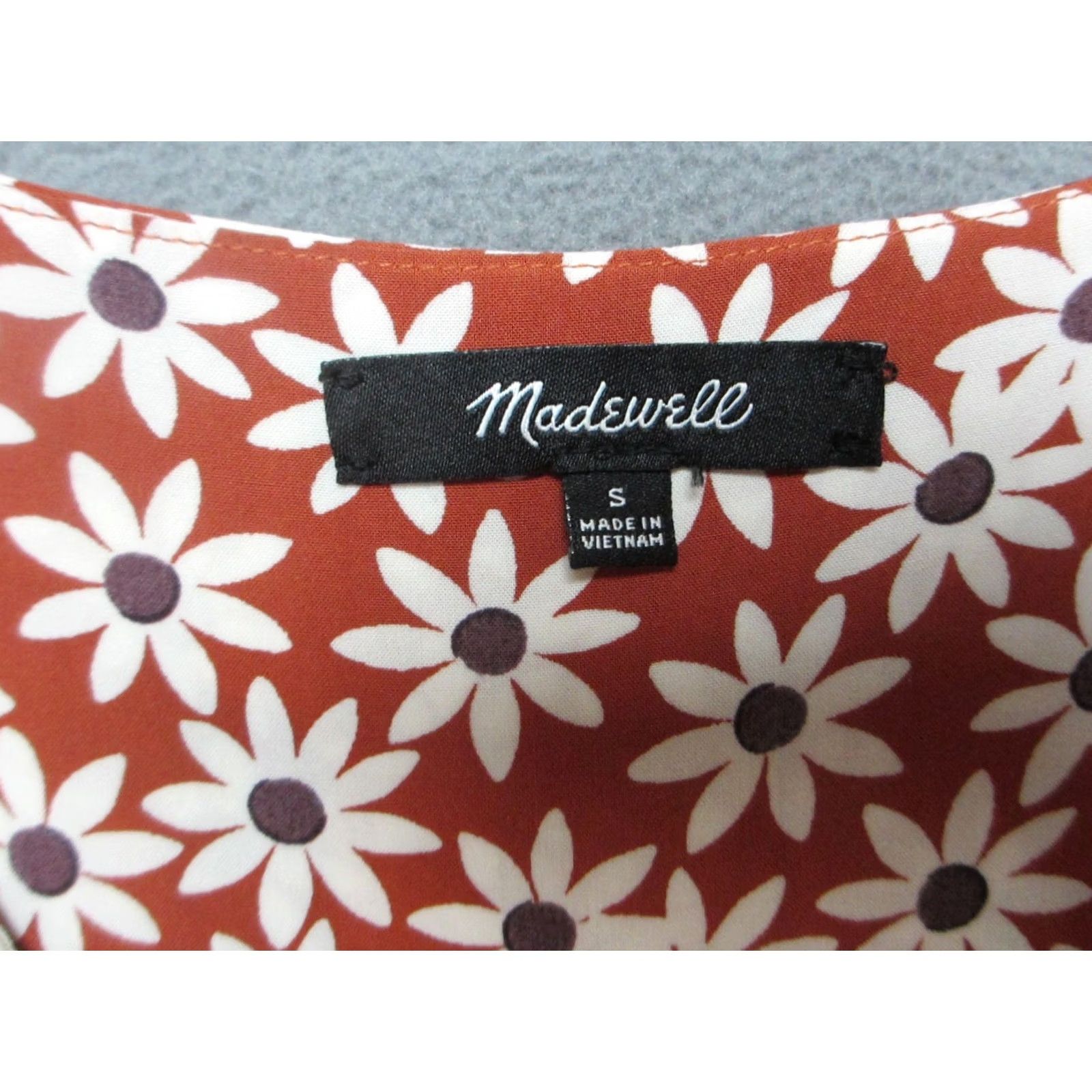 Madewell Madewell Red White Clara Midi V-Neck Dress Womens Small Falling Daisies Floral Size S / US 4 / IT 40 - 2 Thumbnail