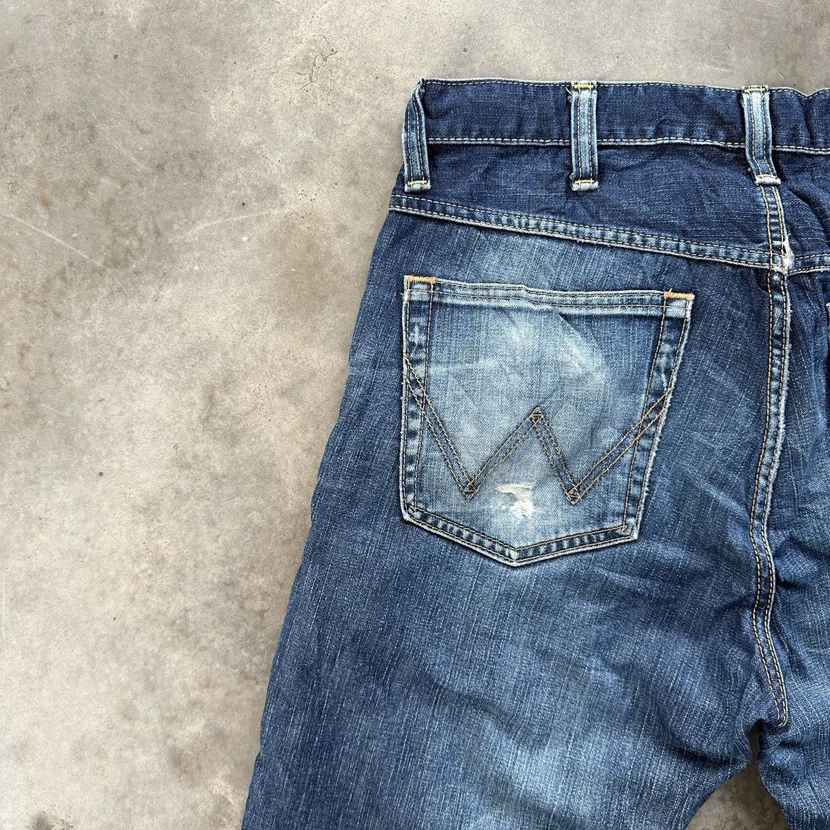 Japanese Brand Vintage Wrangler Distressed Jean Faded Denim Pant W34 Size US 34 / EU 50 - 14 Thumbnail