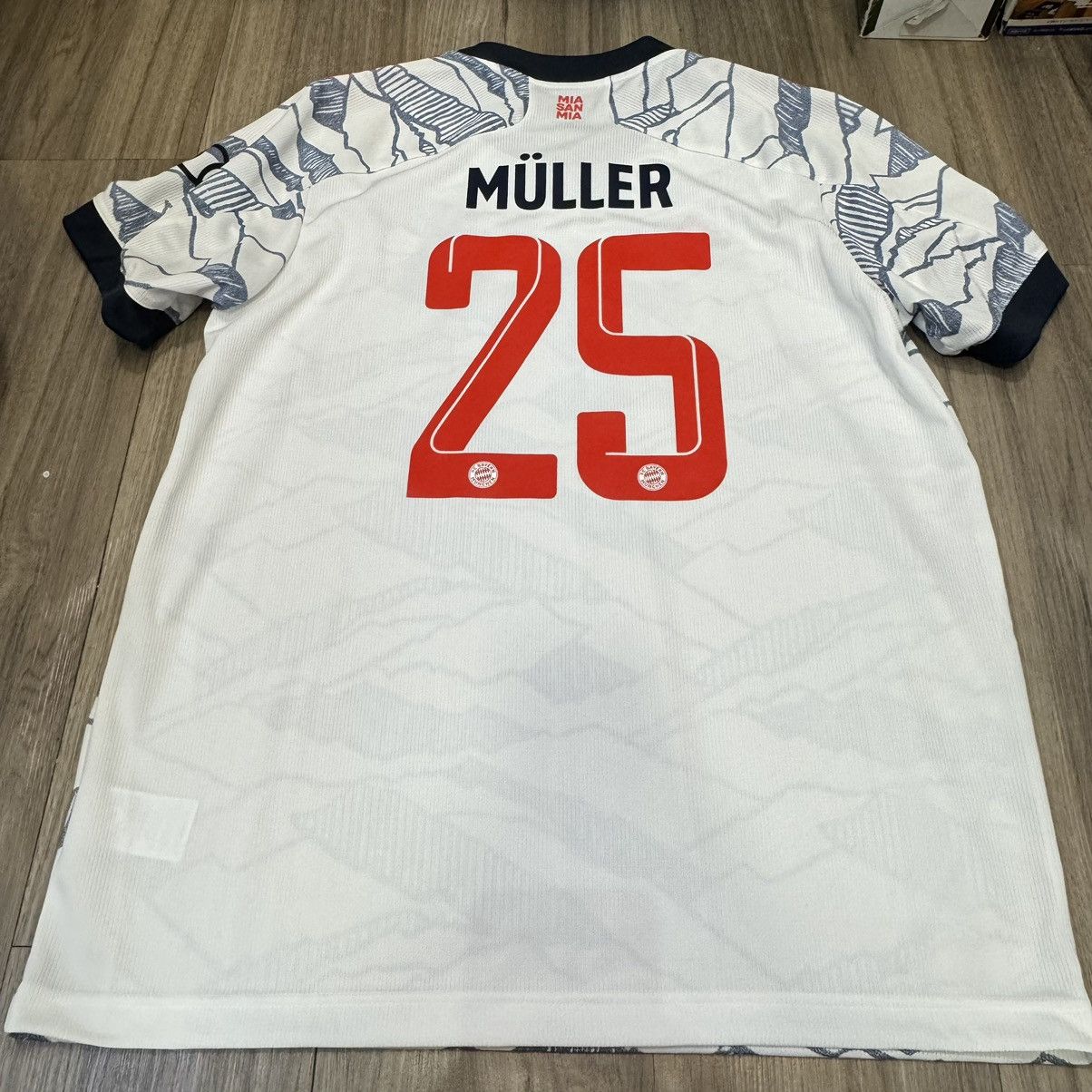 Sports Specialties Bayern Munich 21/22 C/L third away shirt #25 Muller Size US XL / EU 56 / 4 - 2 Thumbnail