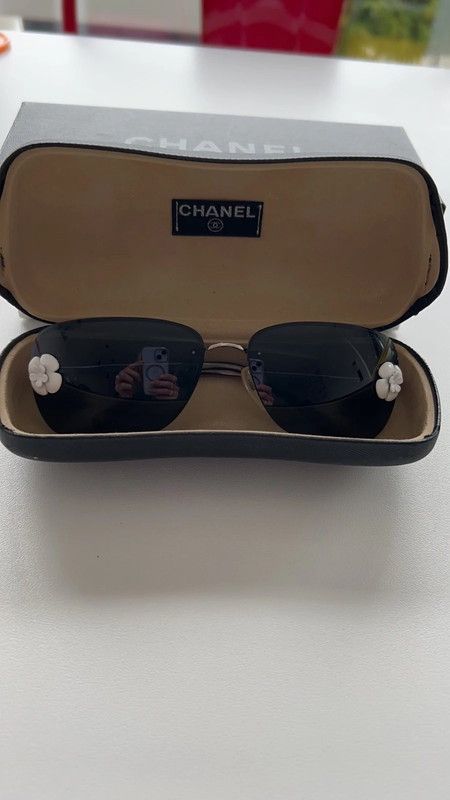 Chanel Chanel Sunglasses 4135 Camellia Rimless Vintage 4017 Size ONE SIZE - 2 Thumbnail