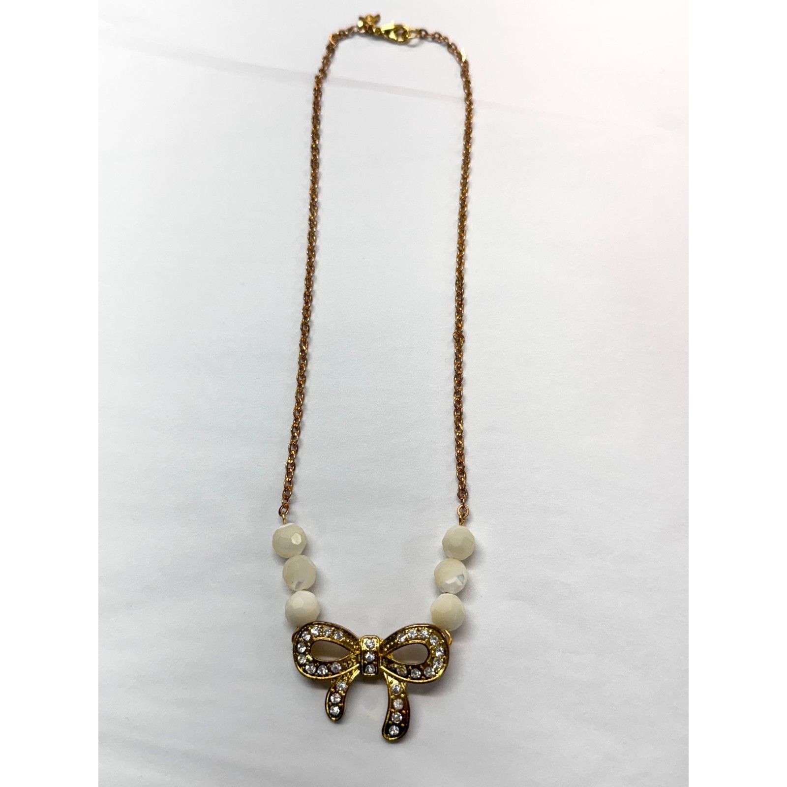 Vintage Vintage rhinestone bow white semi precious bead necklace Size ONE SIZE - 6 Thumbnail
