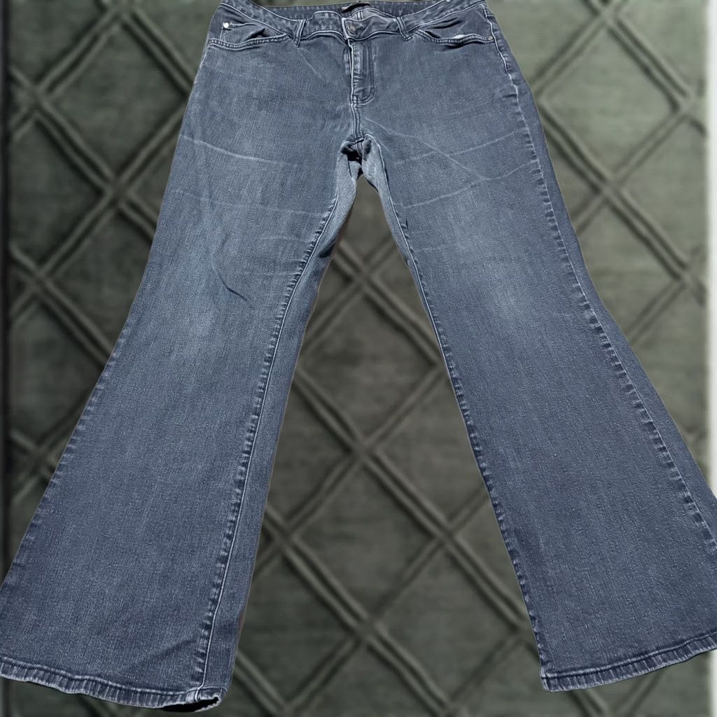Vera Wang VINTAGE Simply Vera Vera Wang Bootcut Jeans Women's Blue Denim Mid-Rise Stretch - 16W Size 38" / US 16 / IT 52 - 1 Thumbnail