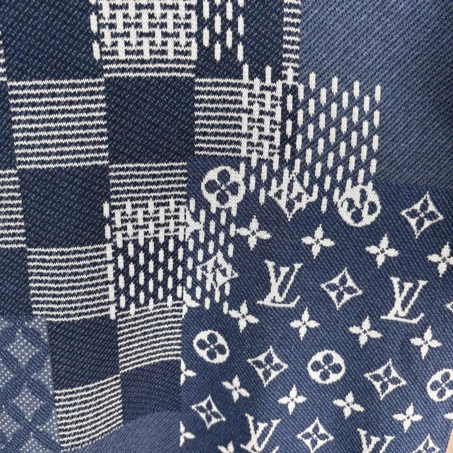 Louis Vuitton Louis Vuitton Blue Damier Short Sleeve Knit M Size US M / EU 48-50 / 2 - 4 Thumbnail