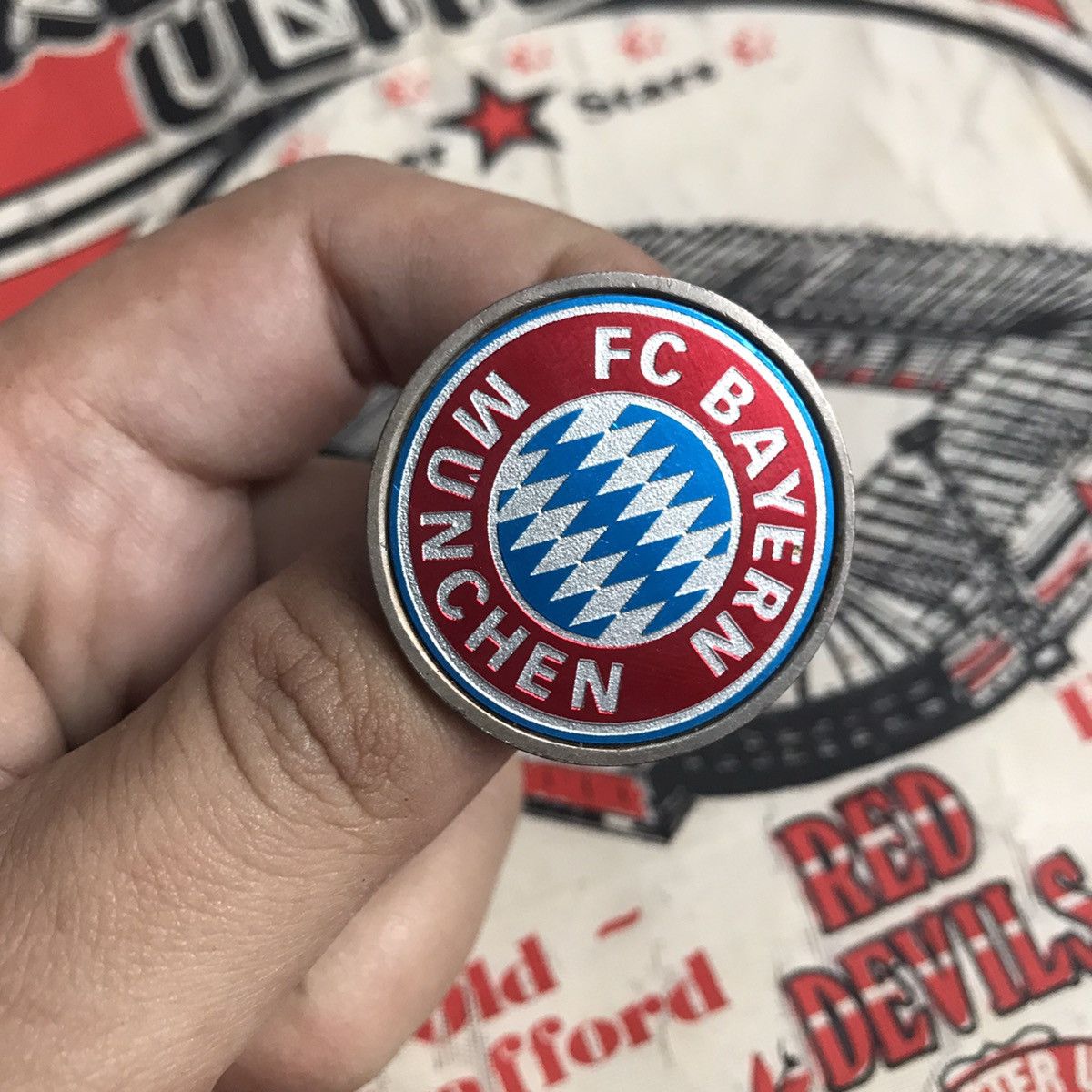 Vintage Rare europe pin enamel badge FOOTBALL CLUB BAYERN MUNCHEN EV Size ONE SIZE - 7 Thumbnail