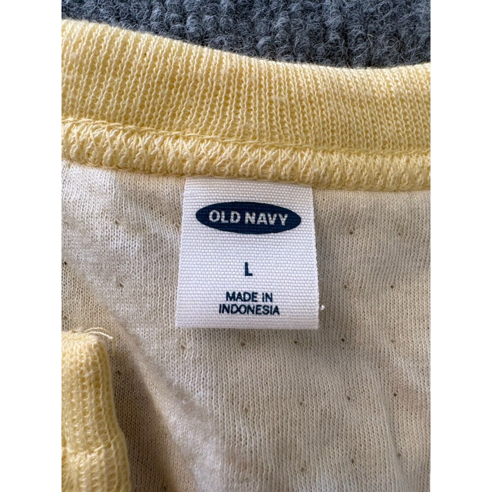Old Navy VINTAGE OLD NAVY Shirt Womens Large Long Sleeve Yellow White Stripes Cotton V Neck Blouse Women L Farbe: Yellow Size L / US 10 / IT 46 - 2 Thumbnail