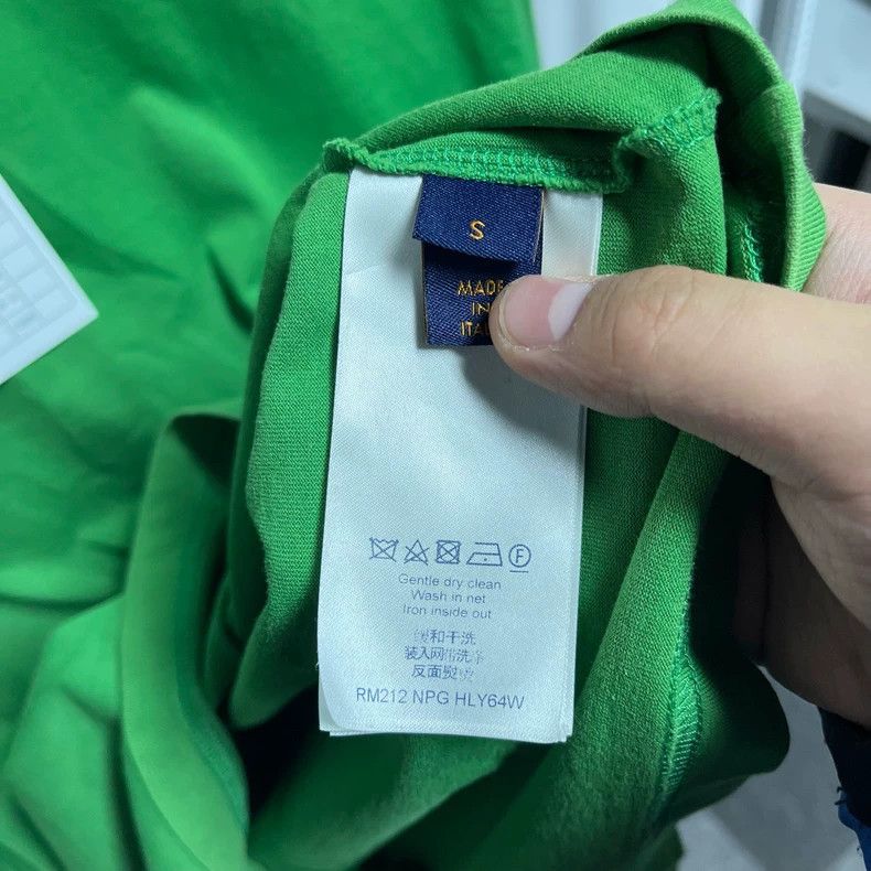 Louis Vuitton Louis Vuitton Green embossed short sleeve 2504-Nextarrow Size US S / EU 44-46 / 1 - 4 Thumbnail