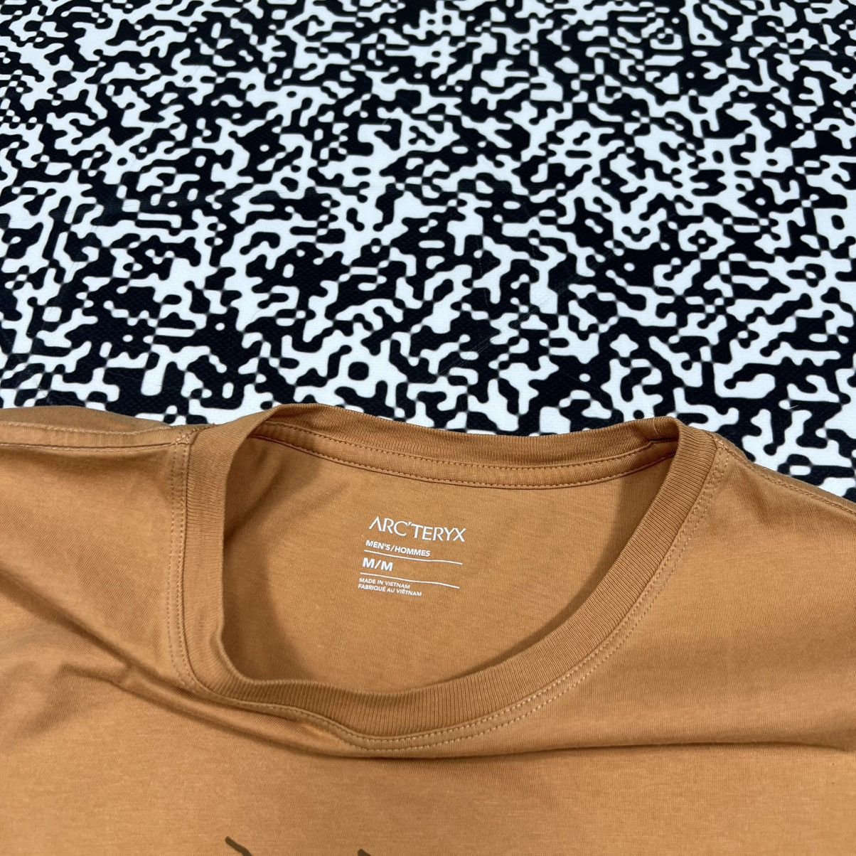 Arc'teryx Vintage Y2K Arcteryx Big Logo Outdoor Style Cropped T-shirt Size L / US 10 / IT 46 - 8 Thumbnail
