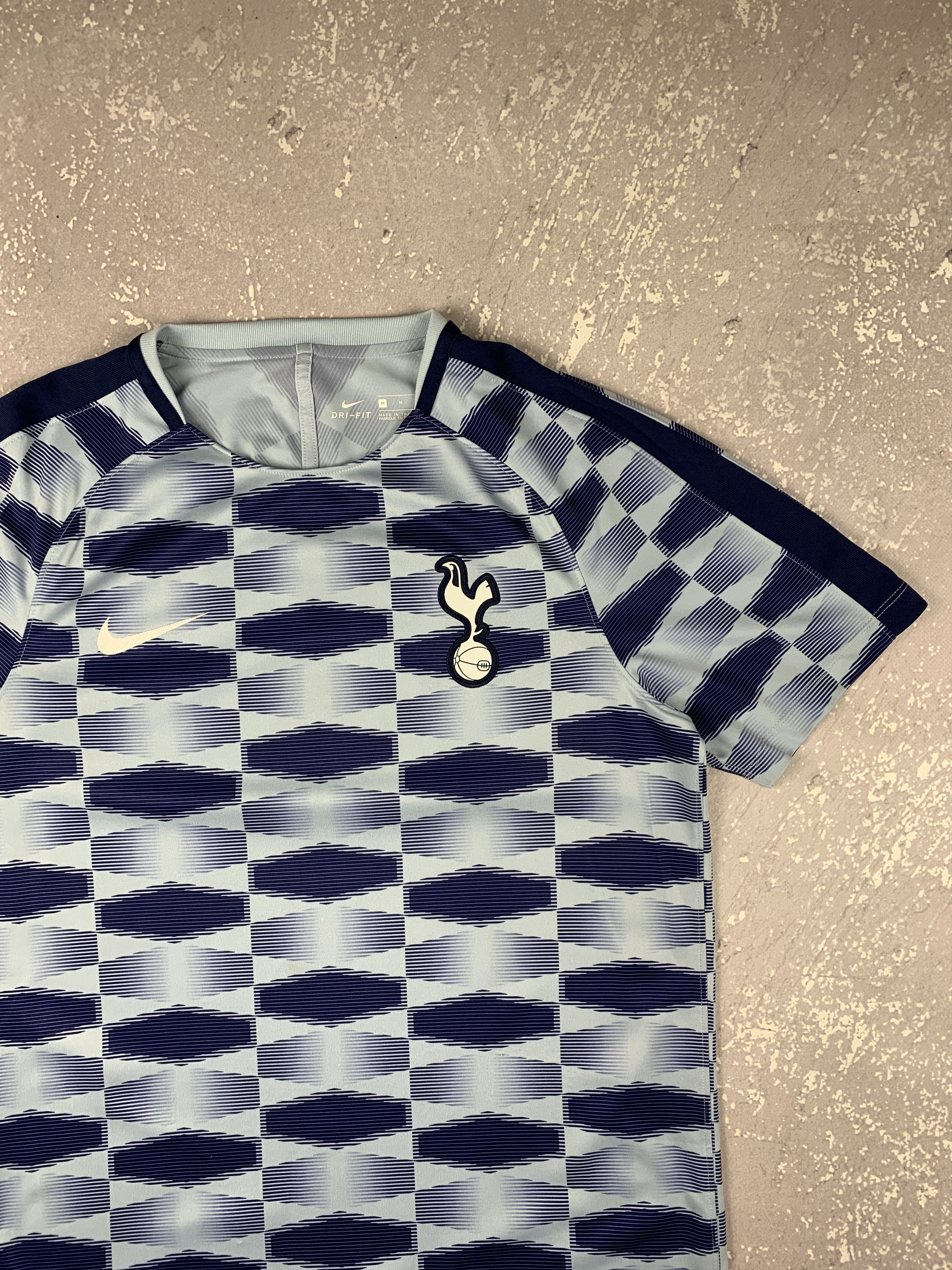 Nike 2017/2018 Nike Tottenham Hotspur Pre Match Soccer Jersey Size US M / EU 48-50 / 2 - 2 Thumbnail