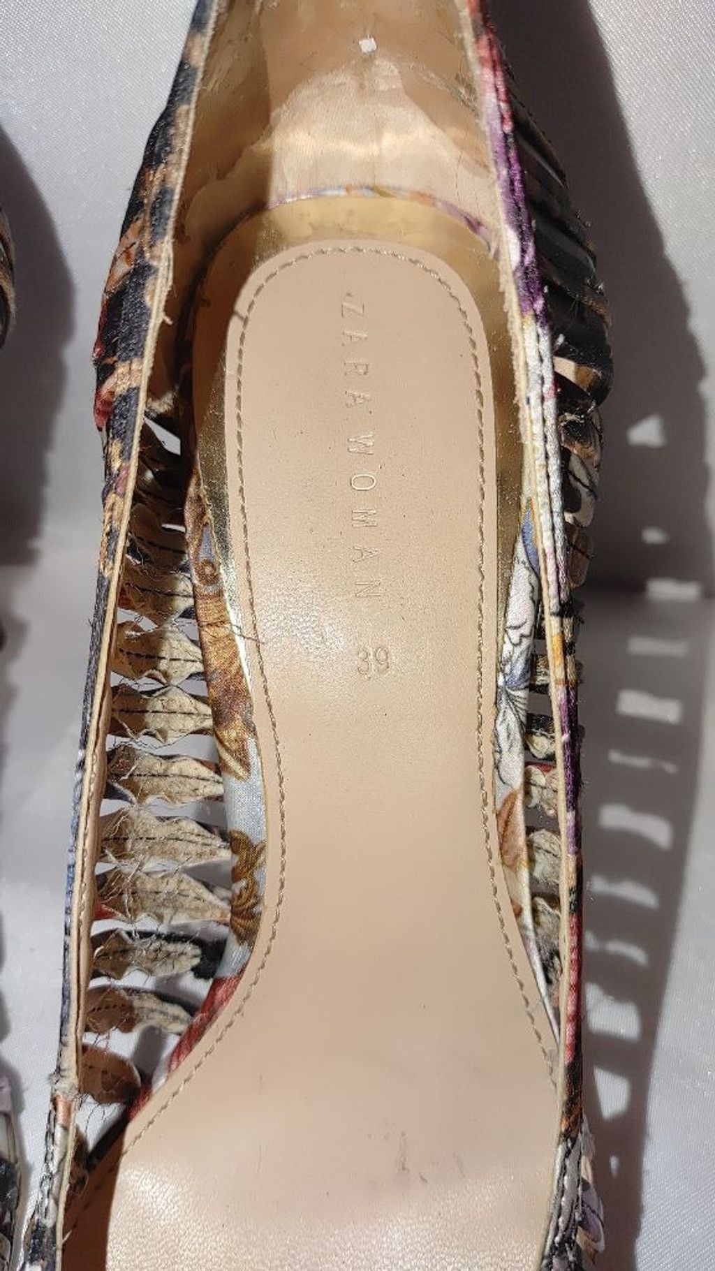 Zara Zara Woman Floral Fabric Pointed Toe Heels Size 39 Size US 8.5 / IT 38.5 - 7 Thumbnail