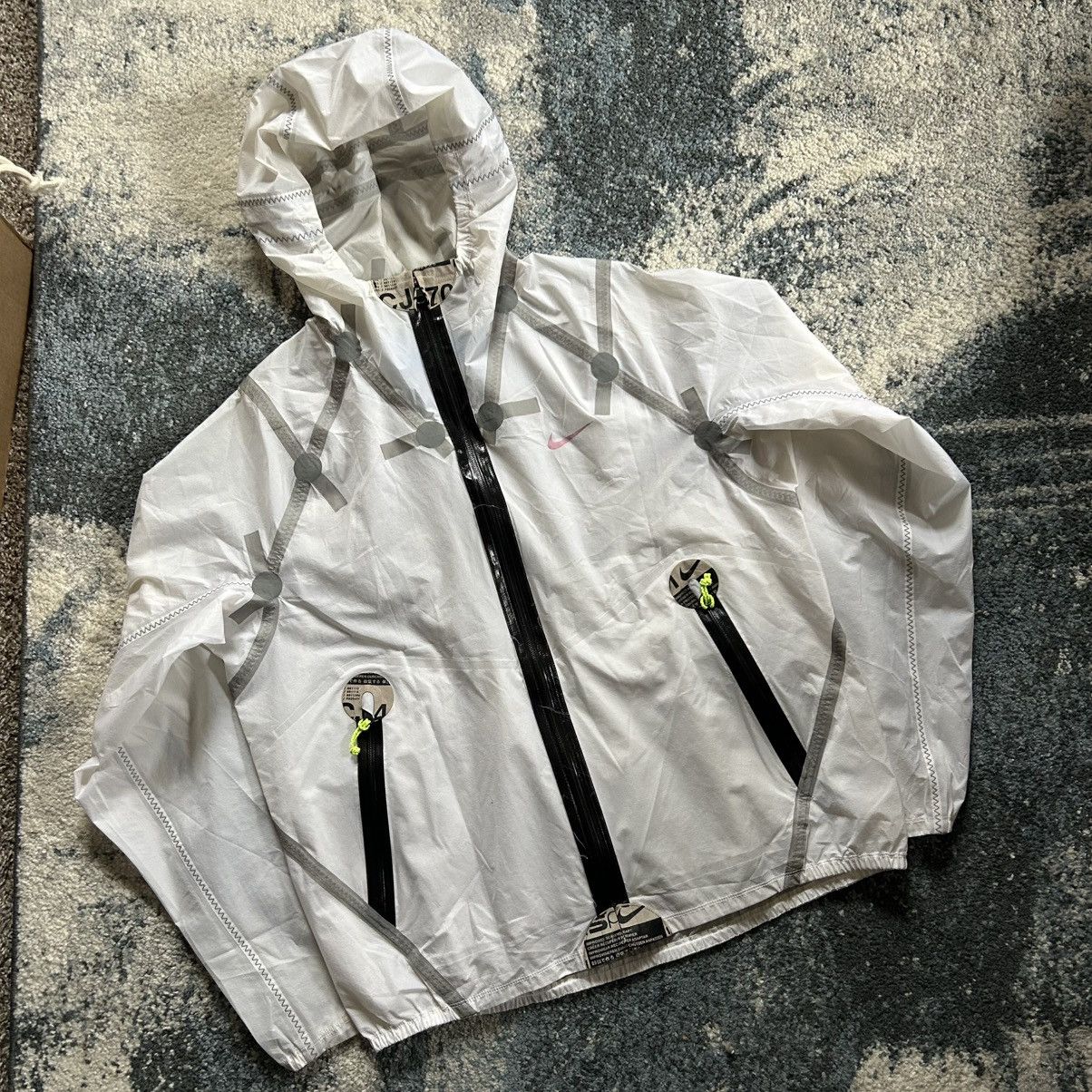 Nike CJ4570-100 NiKE iSPA NRG VOLT HYPERSHiELD TAPED SEAM JACKET