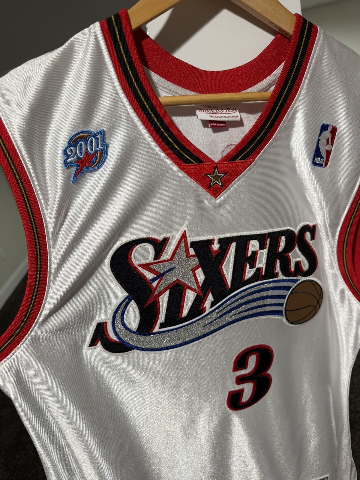 Mitchell & Ness Mitchell & Ness x NBA White Allen Iverson 2001 Sixers Jersey Size US M / EU 48-50 / 2 - 3 Thumbnail