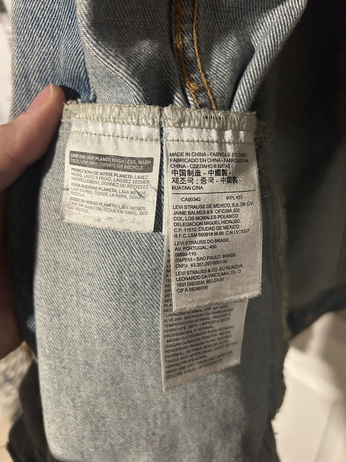 Levi's Levi’s Denim Jacket Distressed Size XL Size US XL / EU 56 / 4 - 5 Thumbnail