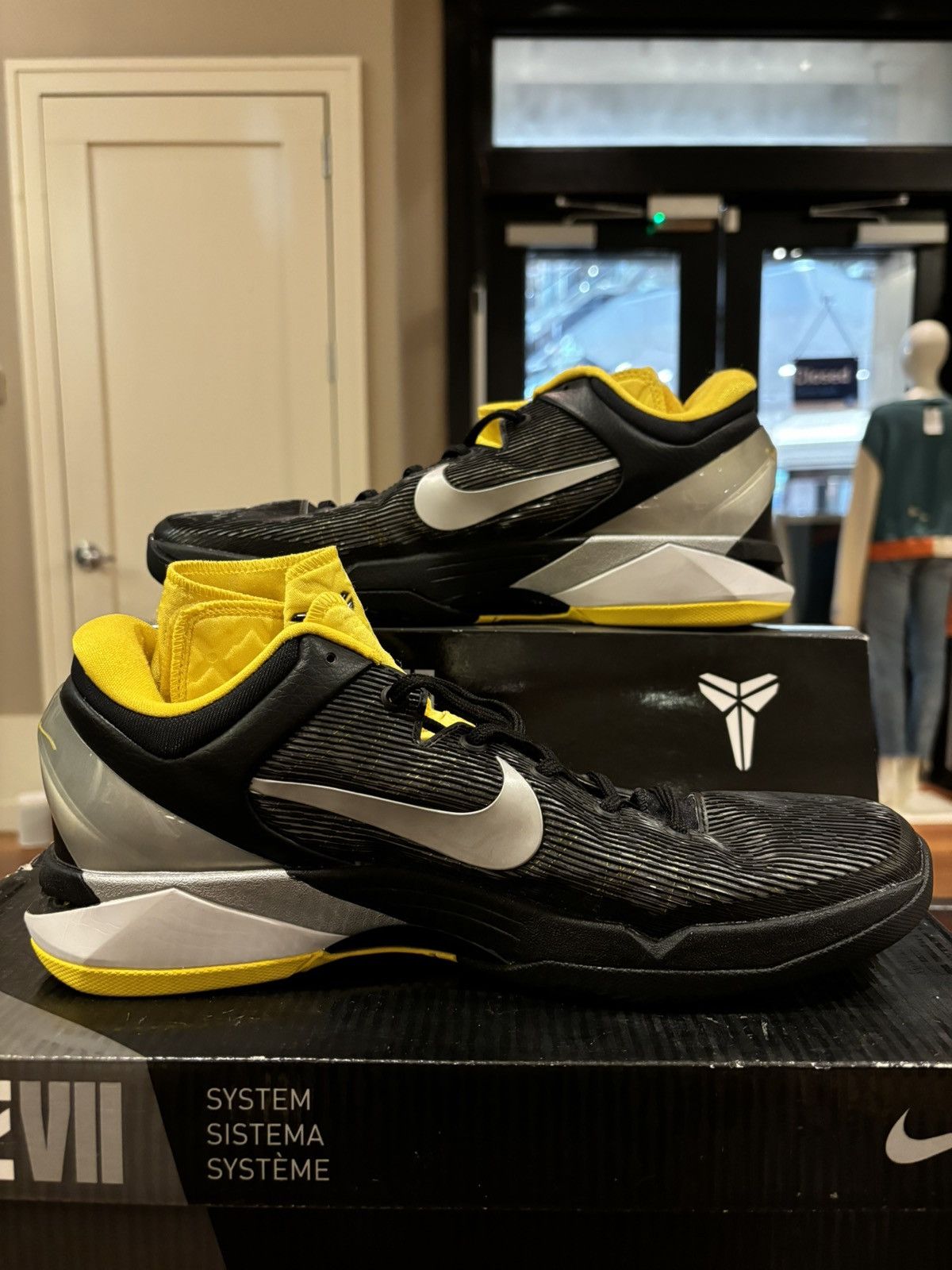 Nike Nike Zoom Kobe 7 Supreme Del sol Size US 10.5 / EU 43-44 - 2 Thumbnail