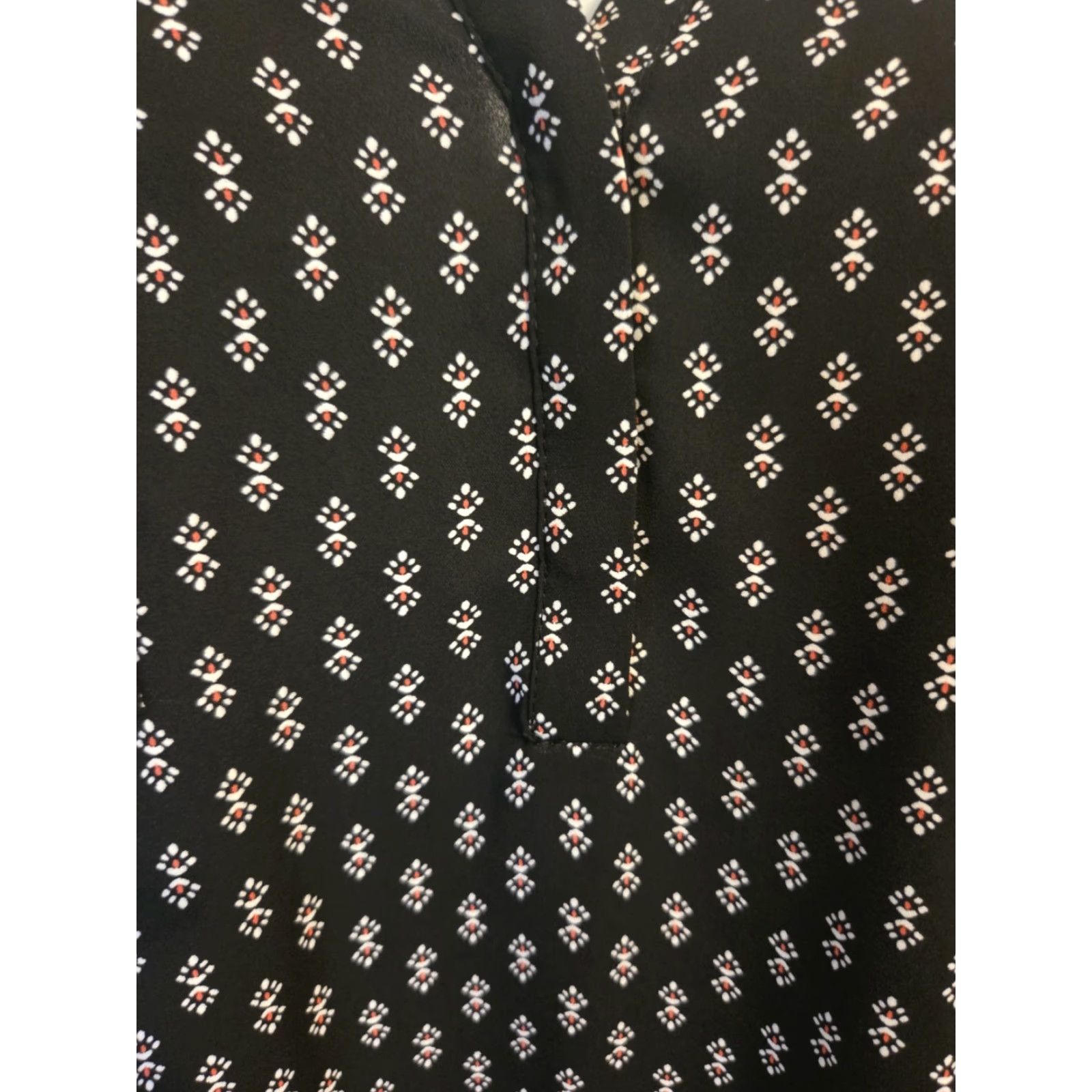 Torrid Torrid Harper Black Geometric Print Flutter Sleeve Top Shirt 5X Womens Blouse V-Neck Pocket Lightweight Polyester 5X Vintage No Dress? Size XXL / US 16-18 / IT 52-54 - 4 Thumbnail