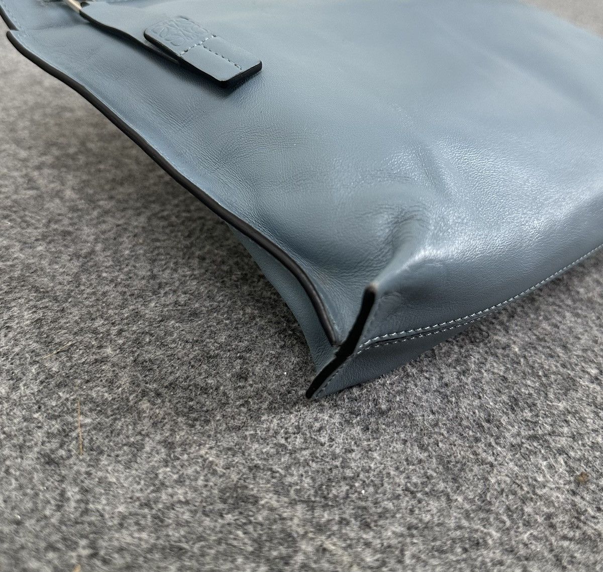 Loewe Loewe - T Pouch Leather Clutch Bag - Blue Size ONE SIZE - 5 Thumbnail