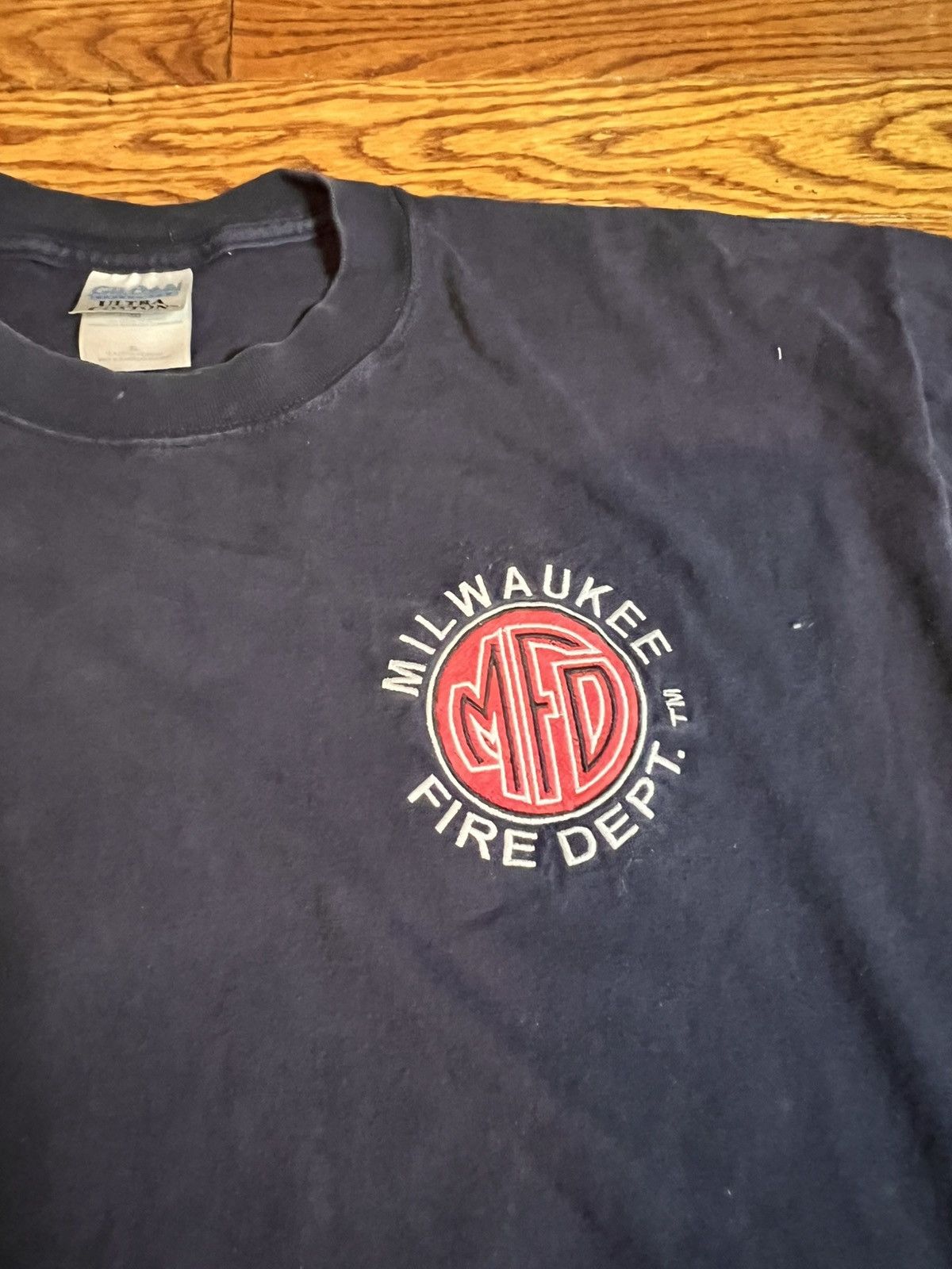 Other Authentic Milwaukee Fire T shirt Size US XL / EU 56 / 4 - 2 Thumbnail