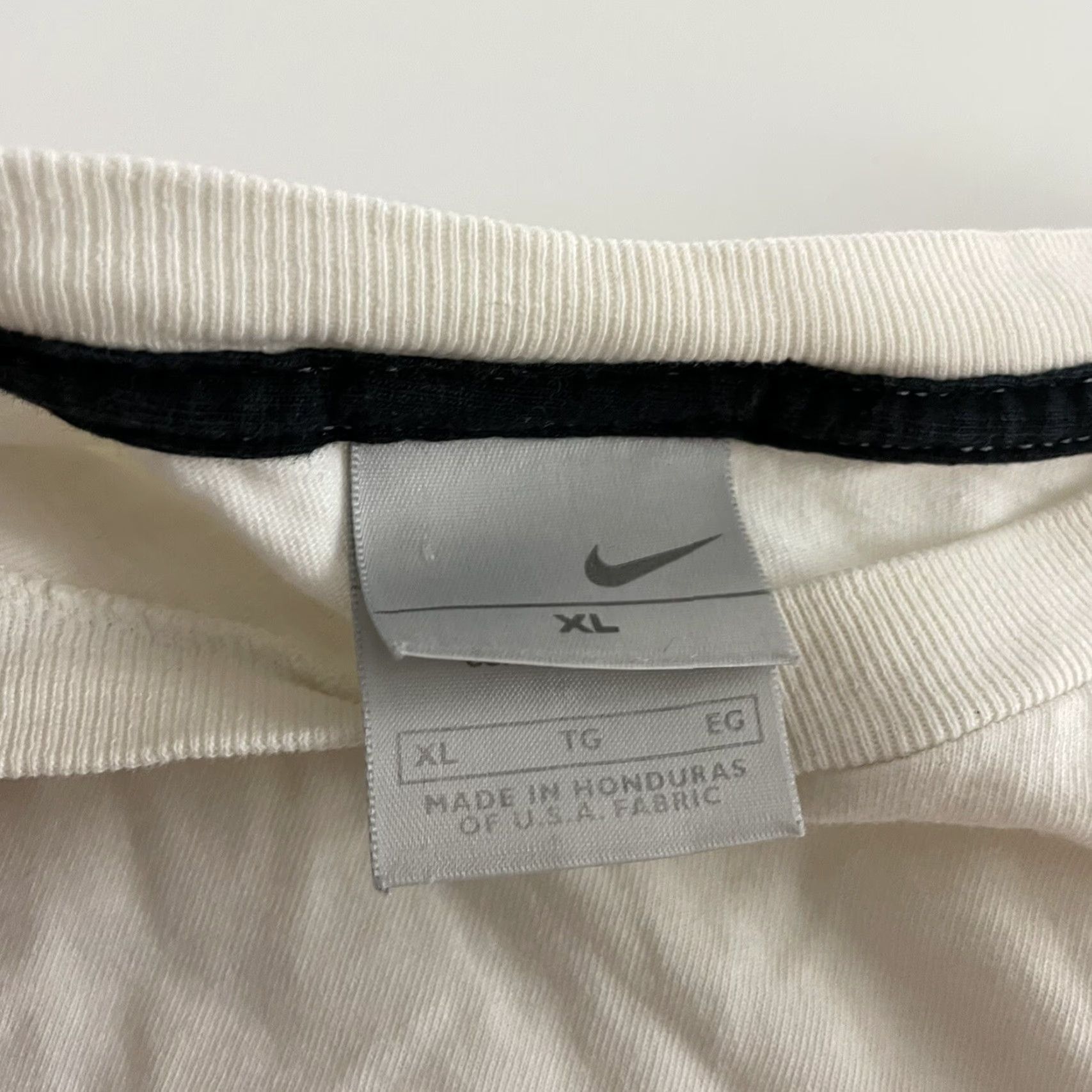Nike VTG Nike Essential Check Logo Short Sleeve T Shirt Men's XL White Size US XL / EU 56 / 4 - 4 Thumbnail