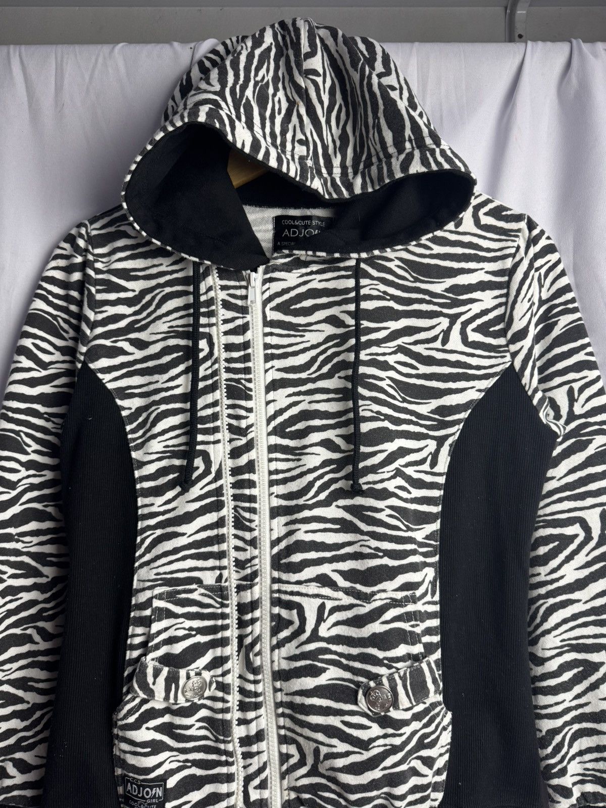 If Six Was Nine × Japanese Brand × Le Grande Bleu (L.G.B.) Asymmetrical Japanese Hoodie Zebra Adjoin lgb style Size US S / EU 44-46 / 1 - 4 Thumbnail