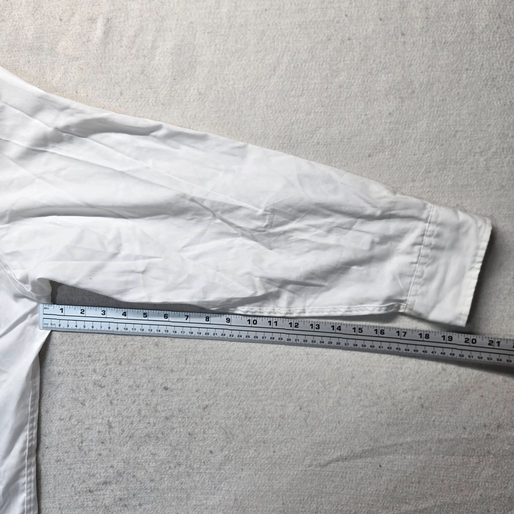 Van Heusen Van Heusen Shirt White Solid Button Up Long Sleeve 2XL 18.5/34 Regular Fit Mens Dress Shirt White, 2XL, Regular Fit Size US XXL / EU 58 / 5 - 5 Thumbnail